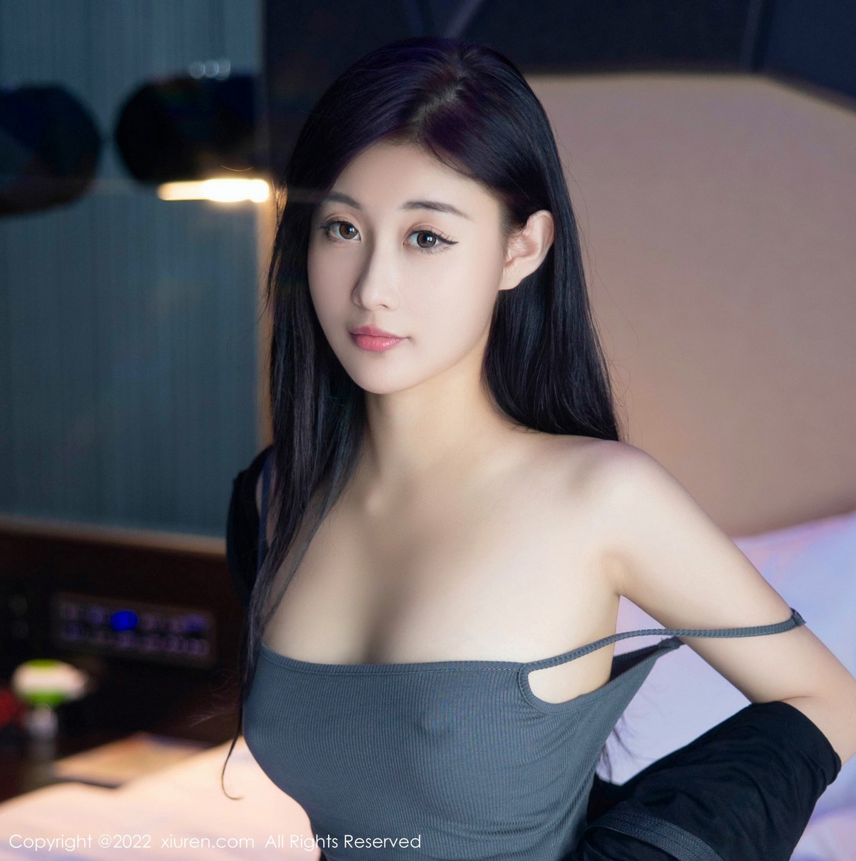 xgyw.top_XiuRen第5553期_新人模特顾楚楚maily性感深灰色吊带裙配诱人灰丝完美诱惑写真96P