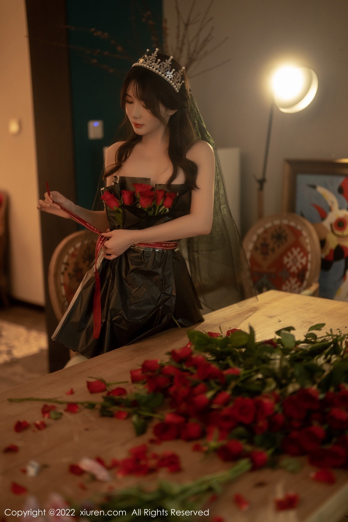 xgyw.top_XiuRen第5552期_模特婠婠么私房性感黑色露肩连衣裙配超薄黑丝秀曼妙身材写真74P
