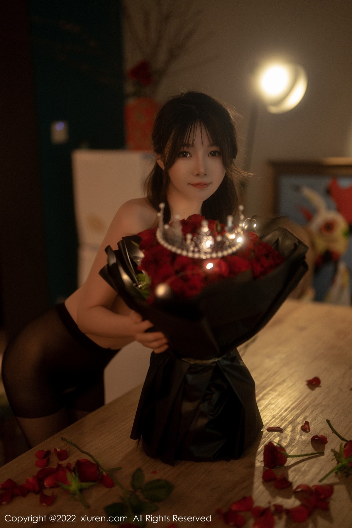 xgyw.top_XiuRen第5552期_模特婠婠么私房性感黑色露肩连衣裙配超薄黑丝秀曼妙身材写真74P