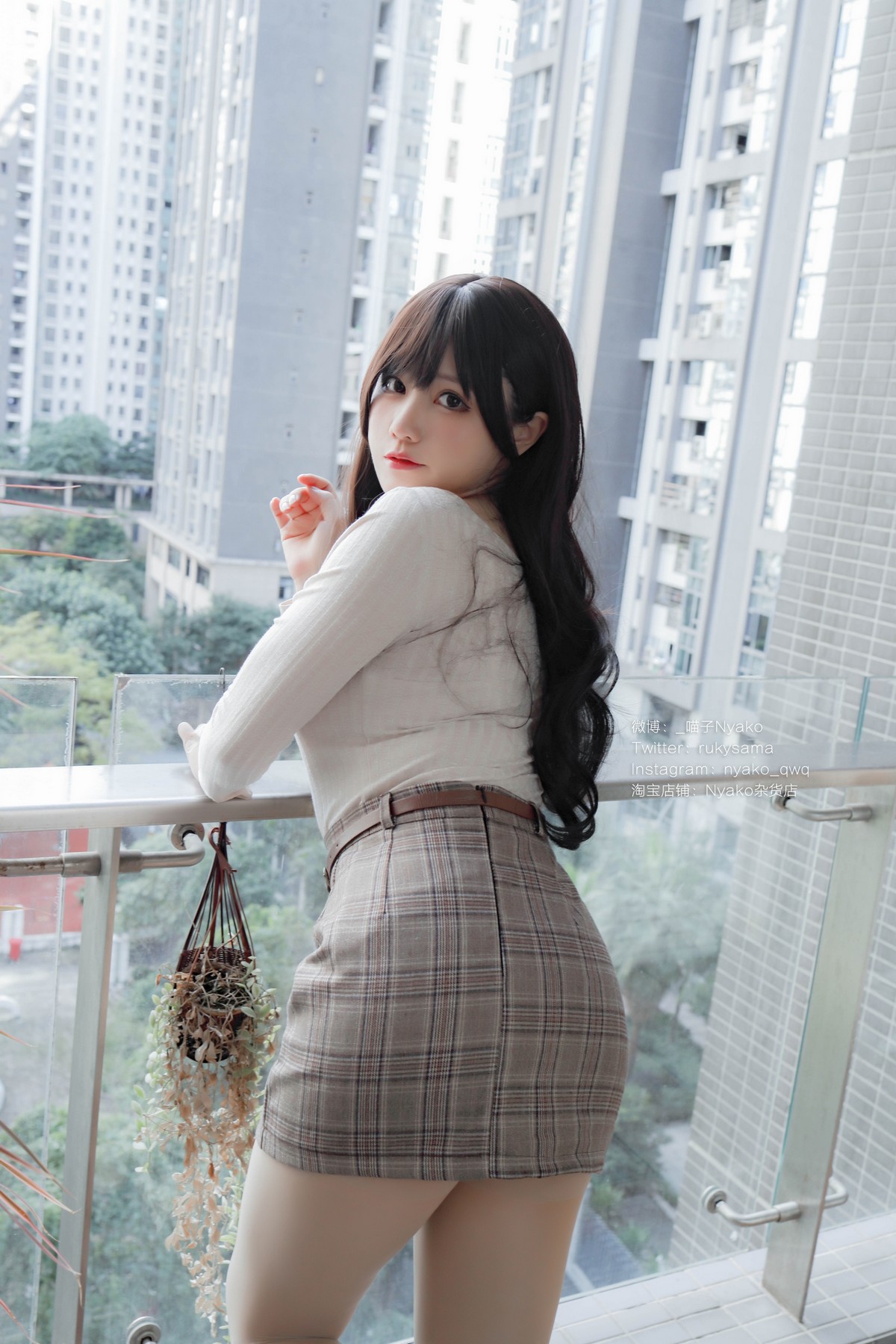 xgyw.top_网络美女Nyako喵子人妻本主题紧身服饰配短裙半脱露豪乳遮点极致诱惑写真87P
