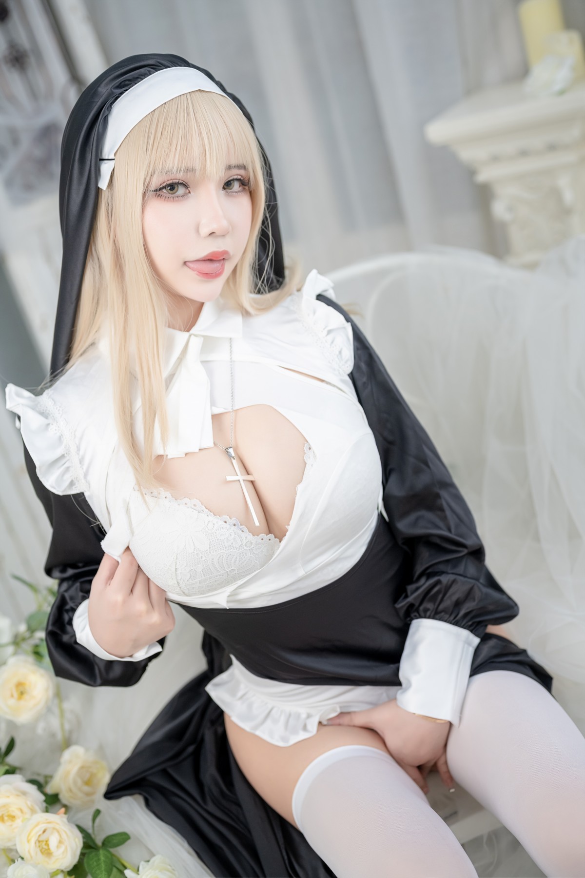 xgyw.top_二次元妹子抱走莫子aa生日特辑主题性感修女装扮半脱露豪乳豹纹遮点诱惑写真75P