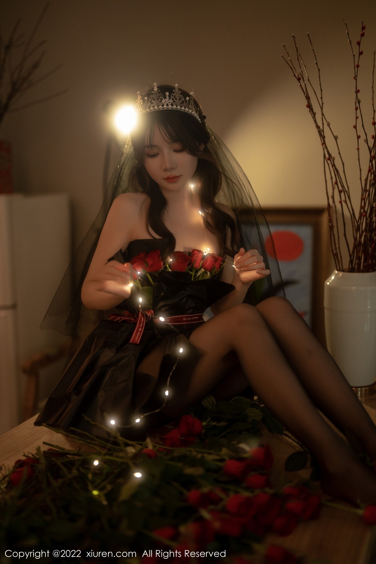 xgyw.top_XiuRen第5552期_模特婠婠么私房性感黑色露肩连衣裙配超薄黑丝秀曼妙身材写真74P