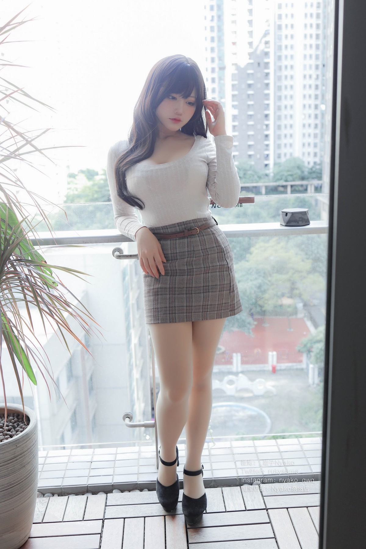 xgyw.top_网络美女Nyako喵子人妻本主题紧身服饰配短裙半脱露豪乳遮点极致诱惑写真87P