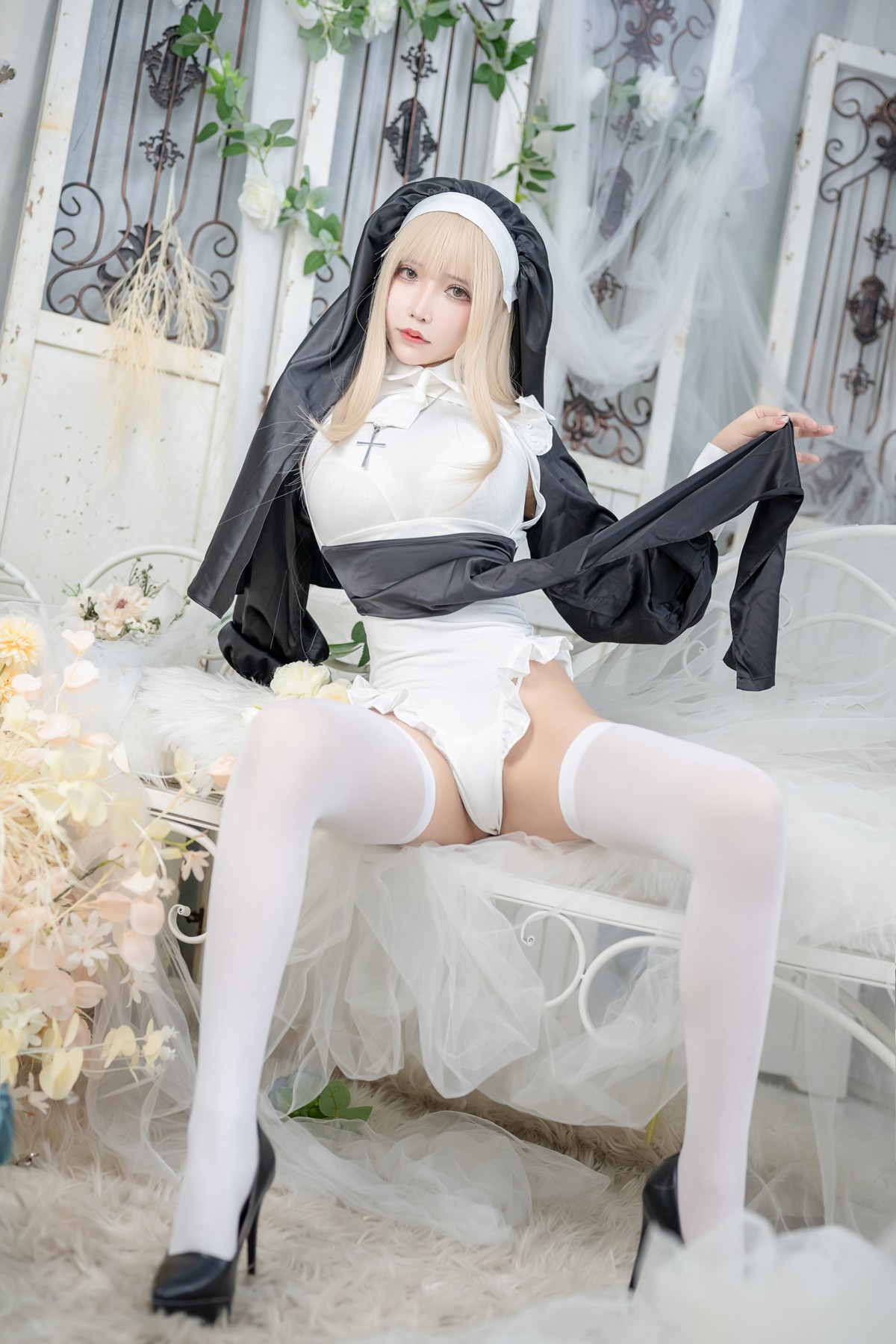 xgyw.top_二次元妹子抱走莫子aa生日特辑主题性感修女装扮半脱露豪乳豹纹遮点诱惑写真75P