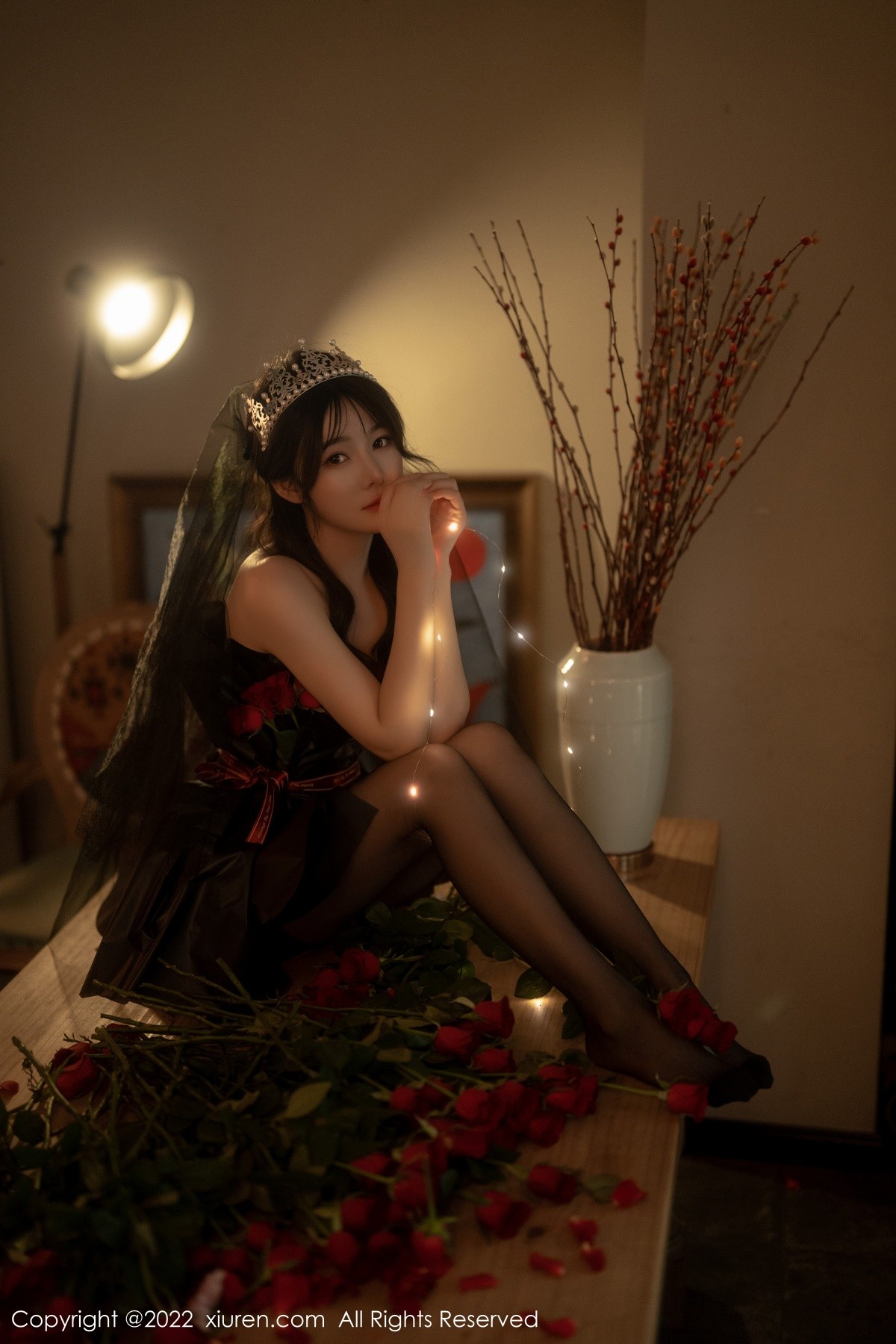 xgyw.top_XiuRen第5552期_模特婠婠么私房性感黑色露肩连衣裙配超薄黑丝秀曼妙身材写真74P