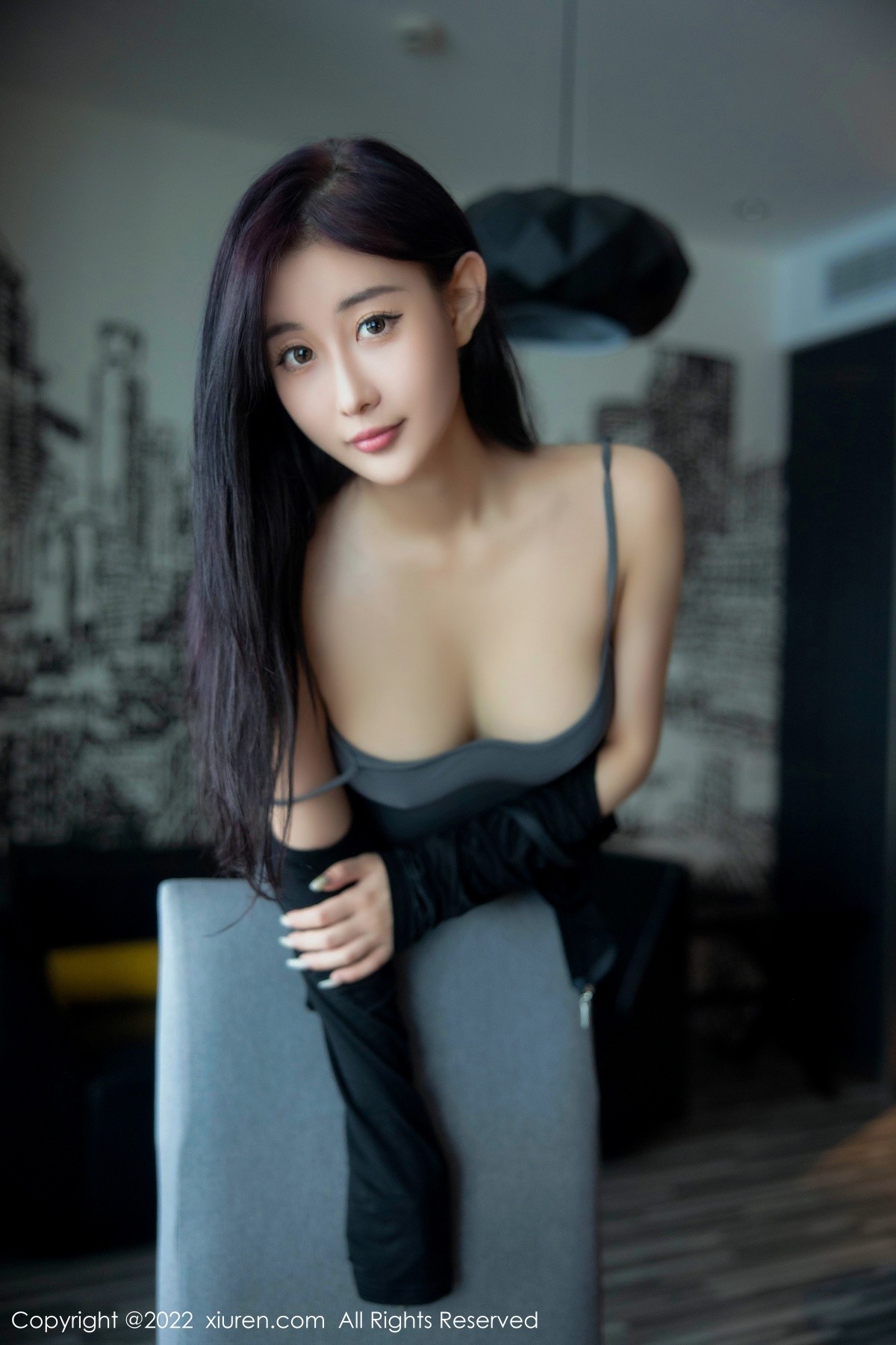 xgyw.top_XiuRen第5553期_新人模特顾楚楚maily性感深灰色吊带裙配诱人灰丝完美诱惑写真96P