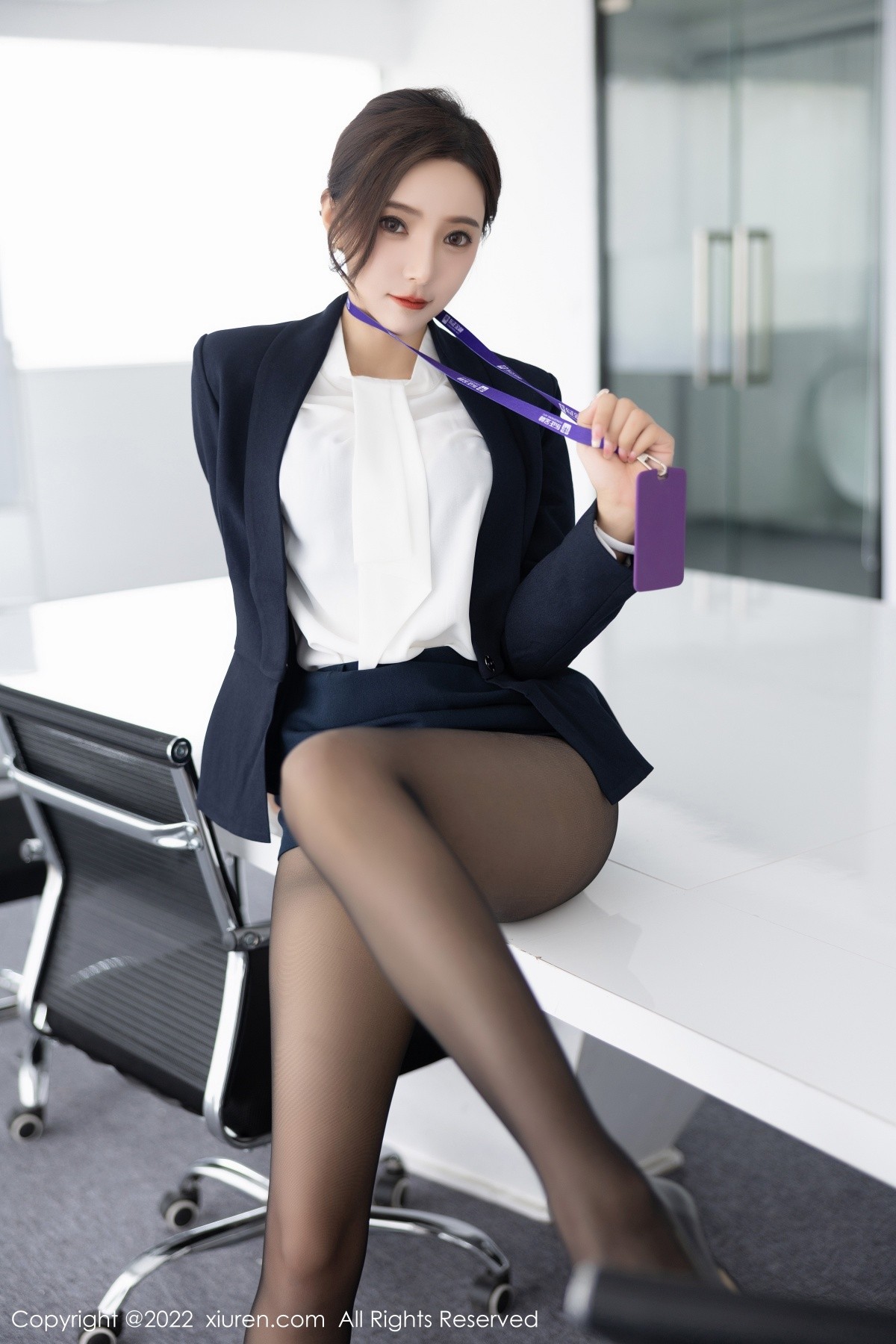 xgyw.top_XiuRen第5563期_女神王馨瑶yanni脱OL职业装露性感灰色内衣配超薄黑丝诱惑写真80P