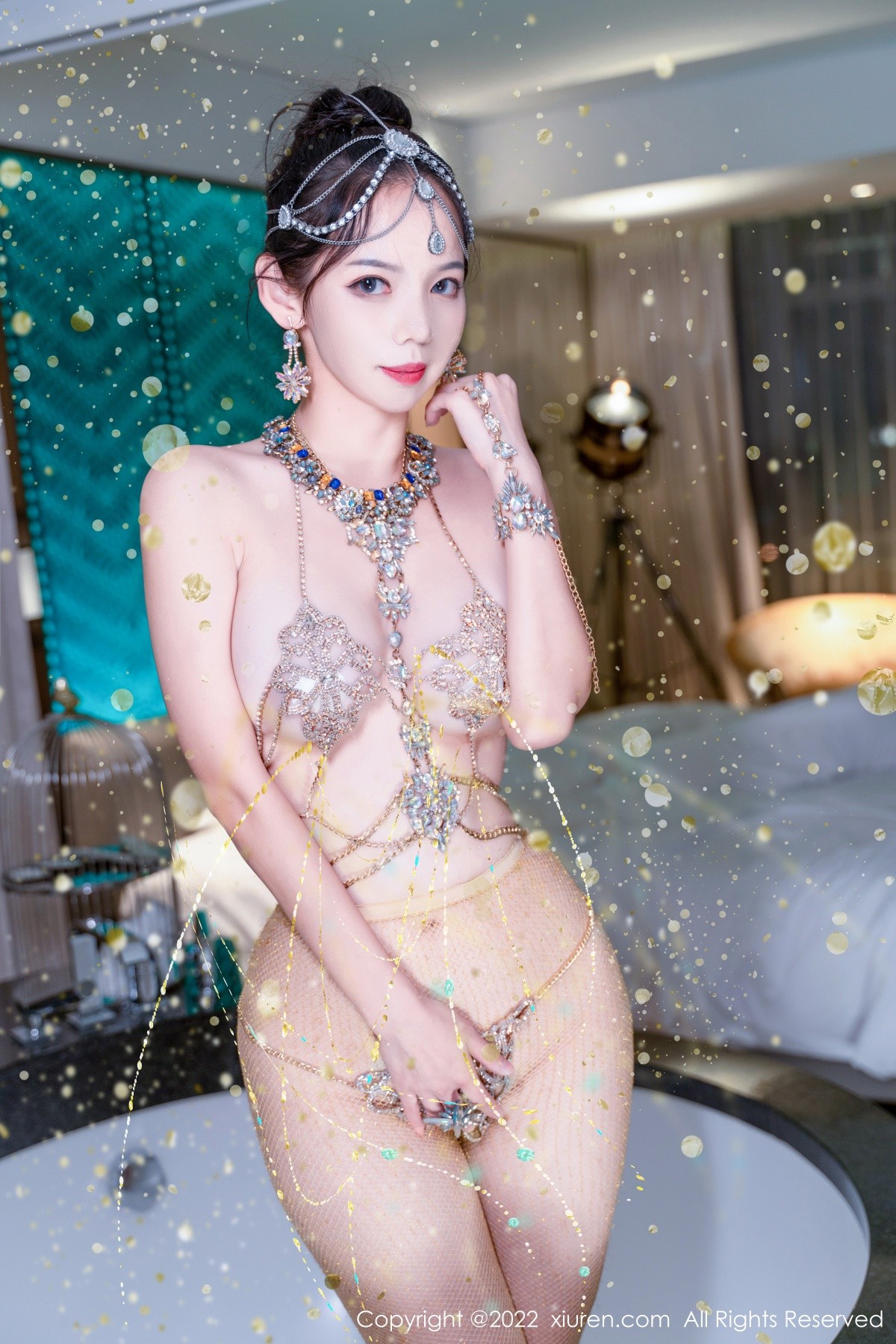 xgyw.top_XiuRen第5559期_模特大美妞儿黄金甲主题性感情趣吊带真空秀豪乳翘臀诱惑写真62P