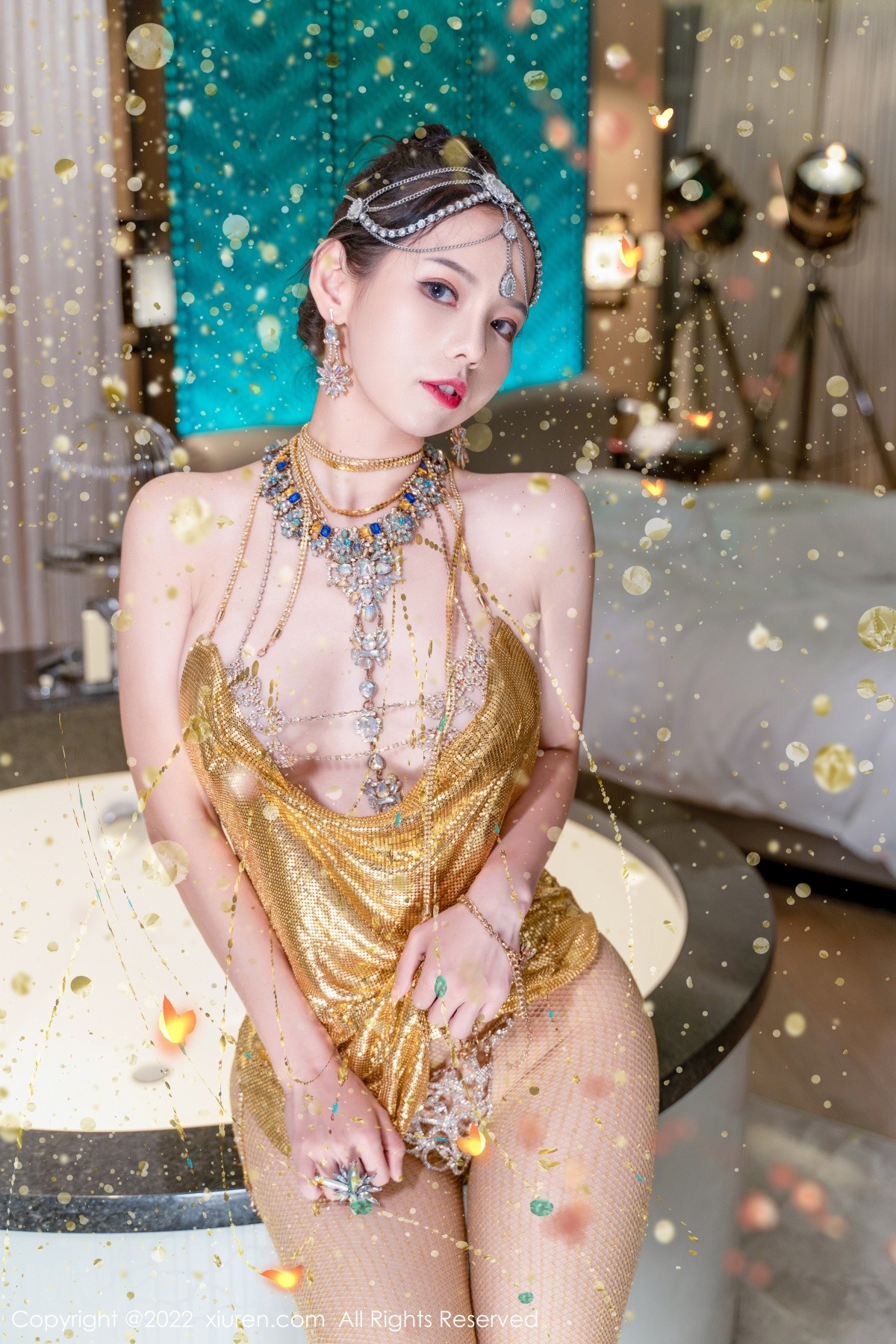 xgyw.top_XiuRen第5559期_模特大美妞儿黄金甲主题性感情趣吊带真空秀豪乳翘臀诱惑写真62P