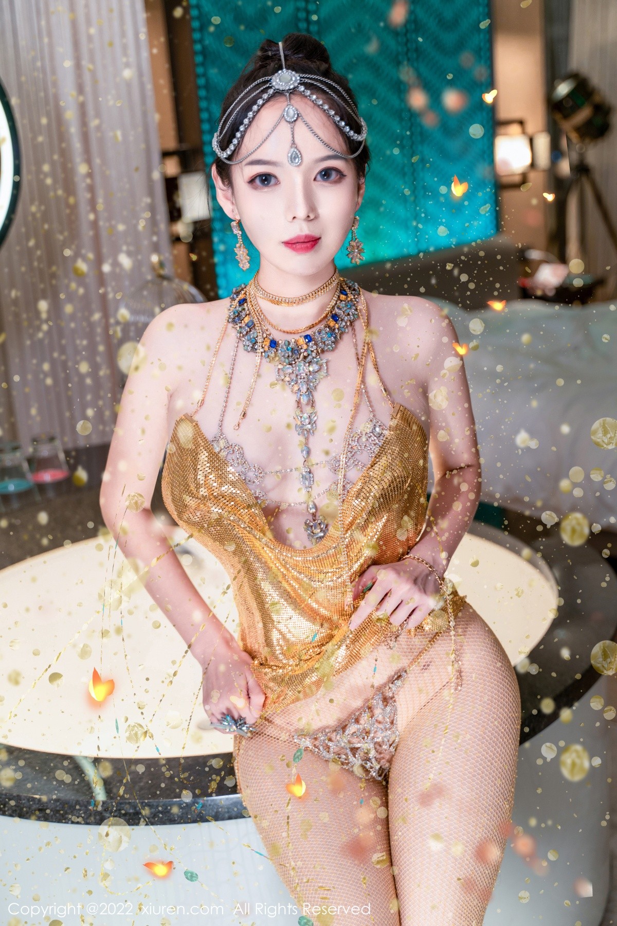 xgyw.top_XiuRen第5559期_模特大美妞儿黄金甲主题性感情趣吊带真空秀豪乳翘臀诱惑写真62P