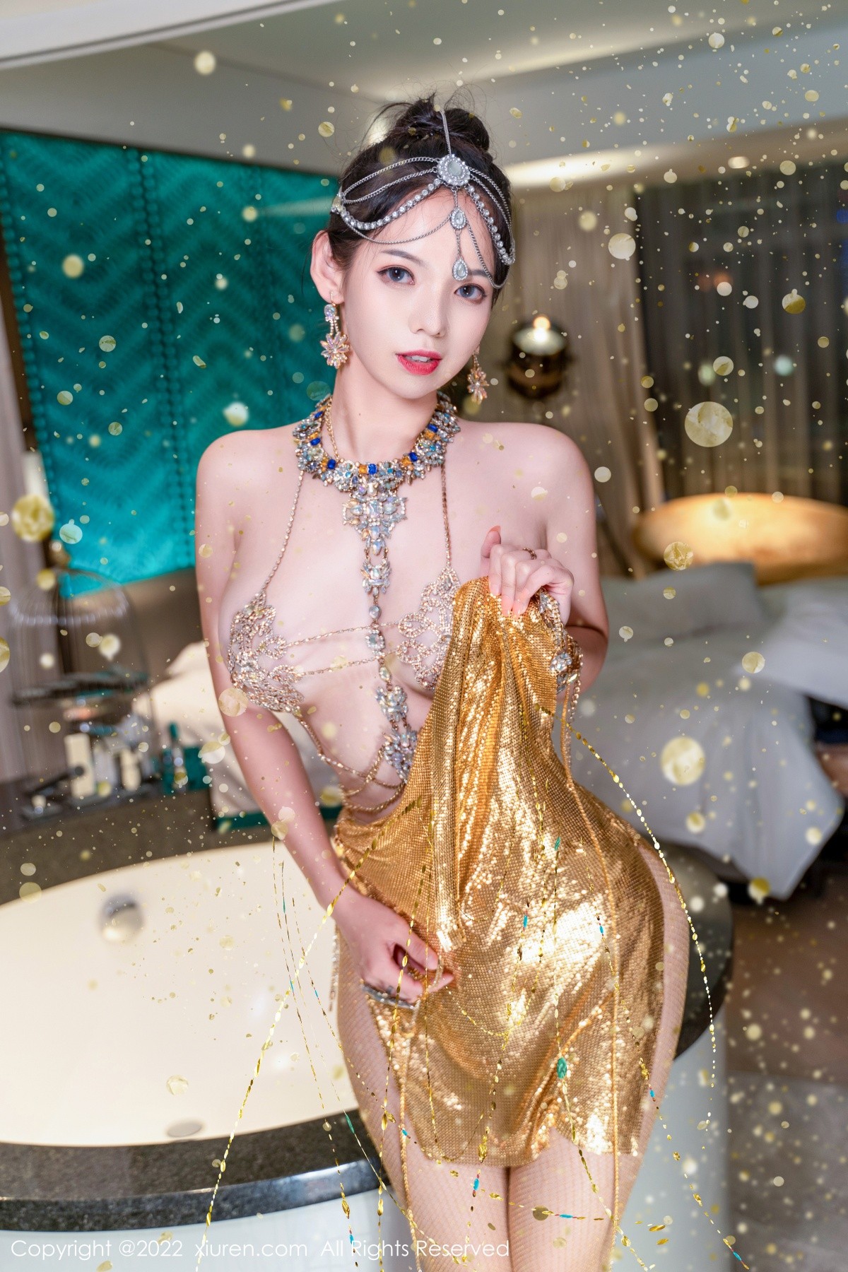 xgyw.top_XiuRen第5559期_模特大美妞儿黄金甲主题性感情趣吊带真空秀豪乳翘臀诱惑写真62P