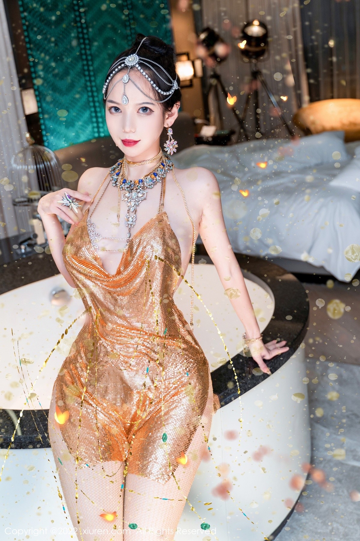 xgyw.top_XiuRen第5559期_模特大美妞儿黄金甲主题性感情趣吊带真空秀豪乳翘臀诱惑写真62P