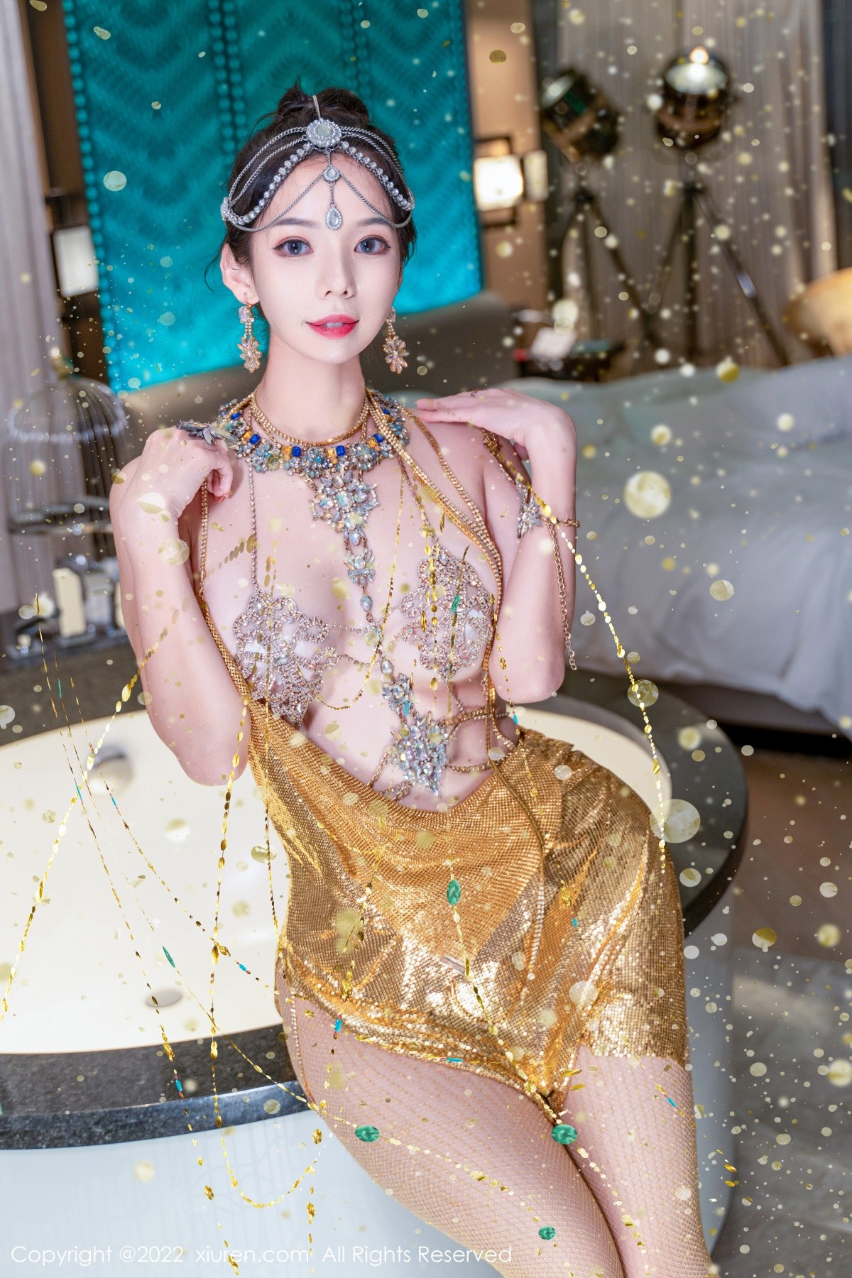 xgyw.top_XiuRen第5559期_模特大美妞儿黄金甲主题性感情趣吊带真空秀豪乳翘臀诱惑写真62P