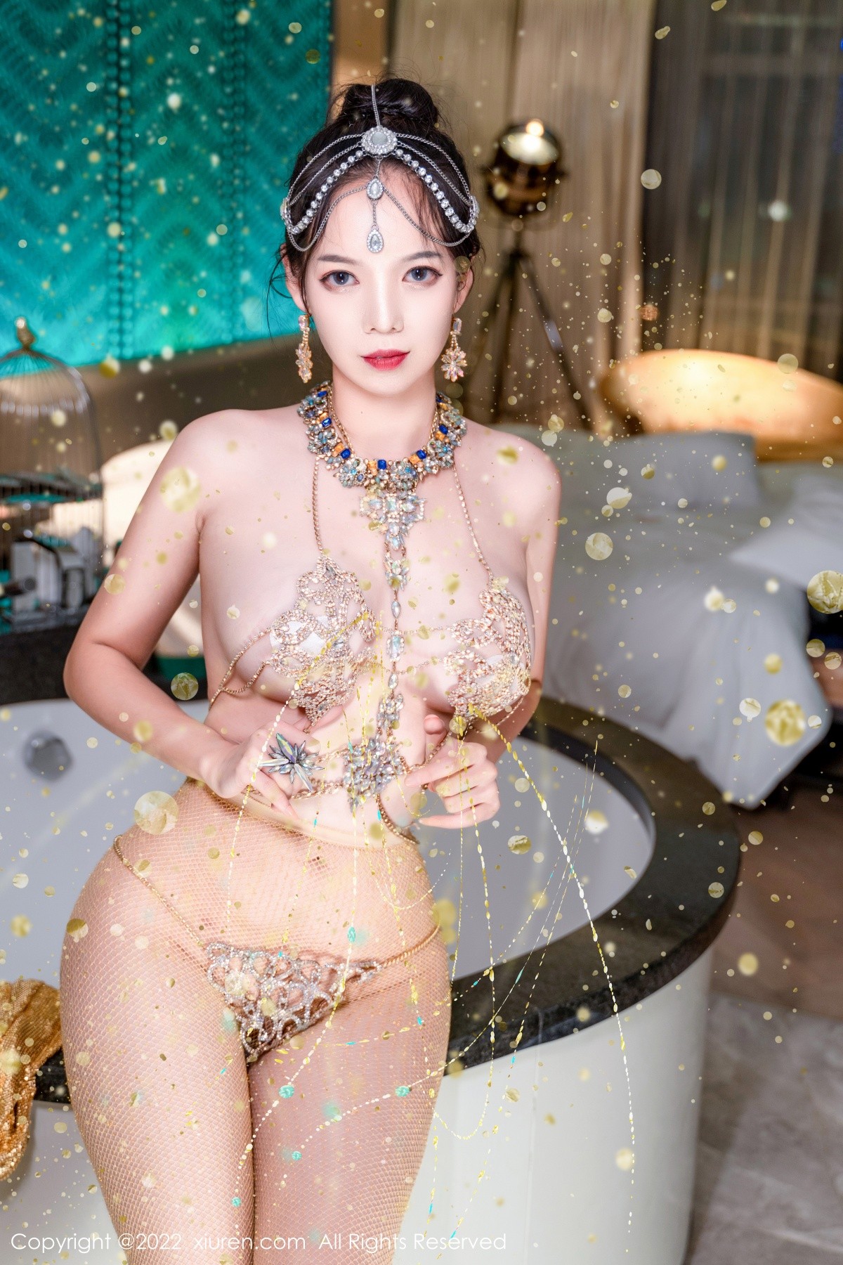 xgyw.top_XiuRen第5559期_模特大美妞儿黄金甲主题性感情趣吊带真空秀豪乳翘臀诱惑写真62P