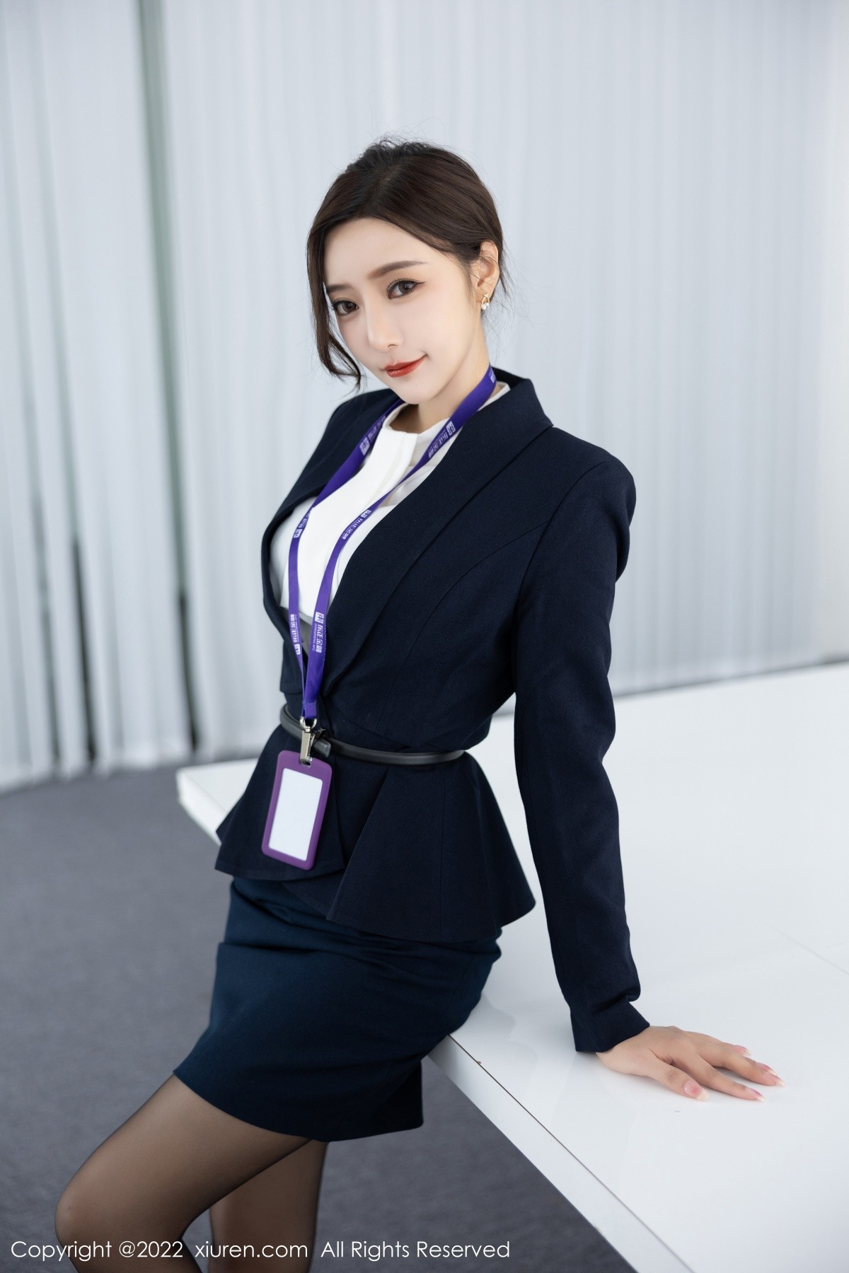 xgyw.top_XiuRen第5563期_女神王馨瑶yanni脱OL职业装露性感灰色内衣配超薄黑丝诱惑写真80P