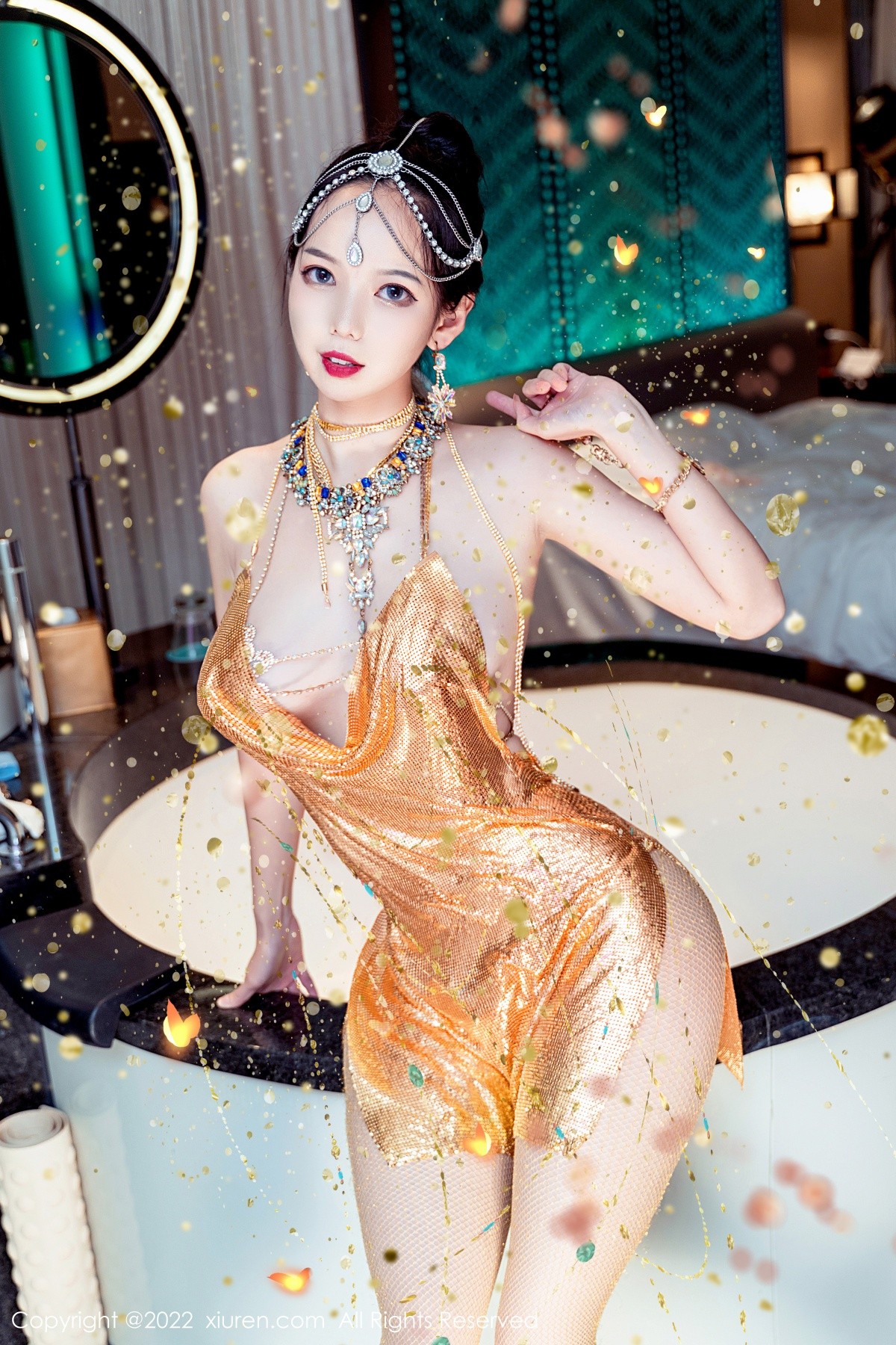 xgyw.top_XiuRen第5559期_模特大美妞儿黄金甲主题性感情趣吊带真空秀豪乳翘臀诱惑写真62P