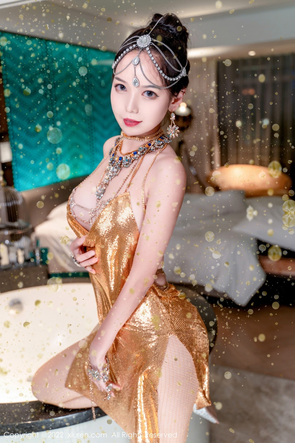 xgyw.top_XiuRen第5559期_模特大美妞儿黄金甲主题性感情趣吊带真空秀豪乳翘臀诱惑写真62P