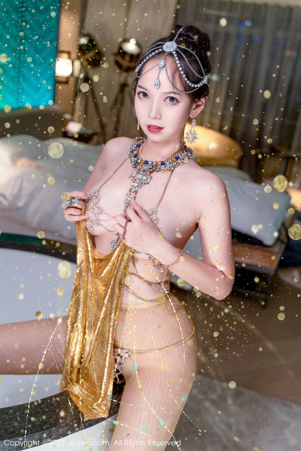 xgyw.top_XiuRen第5559期_模特大美妞儿黄金甲主题性感情趣吊带真空秀豪乳翘臀诱惑写真62P