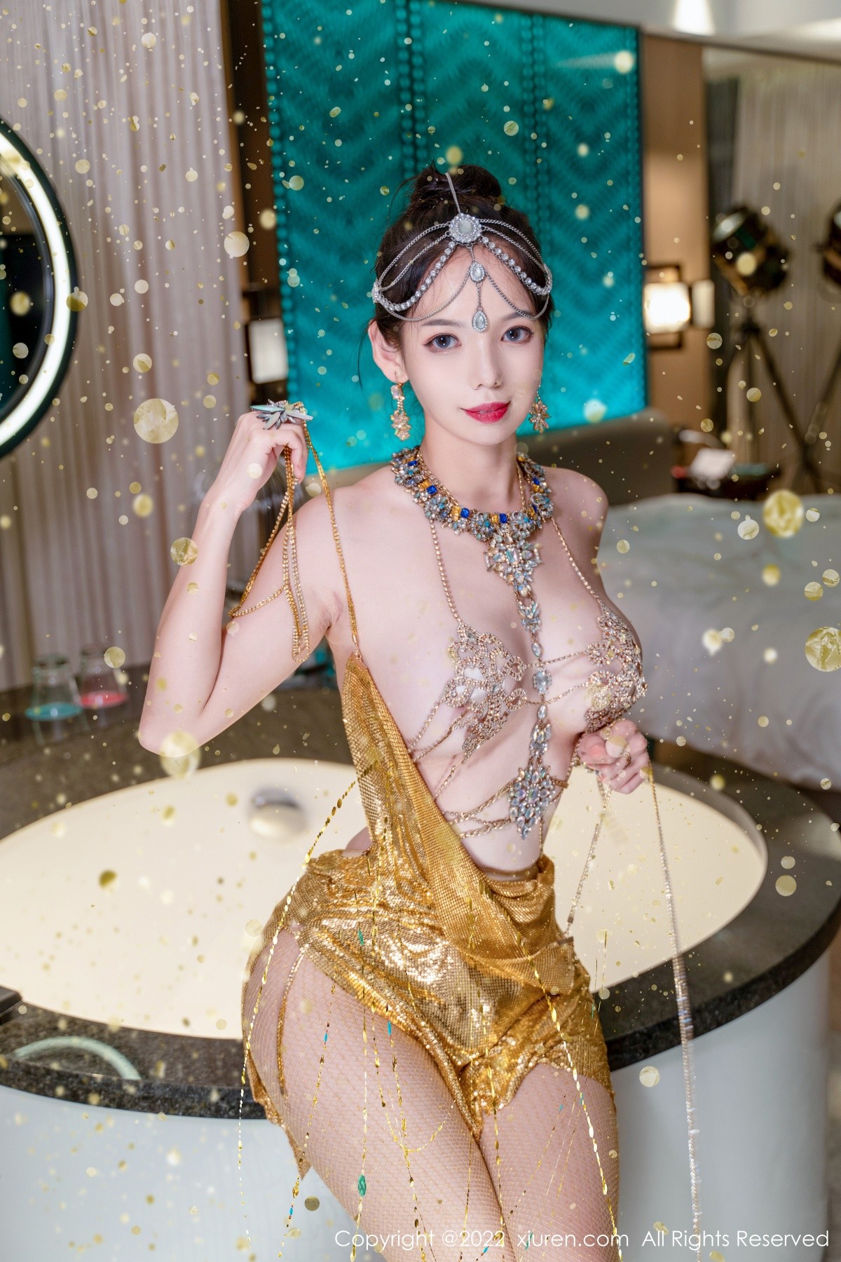 xgyw.top_XiuRen第5559期_模特大美妞儿黄金甲主题性感情趣吊带真空秀豪乳翘臀诱惑写真62P