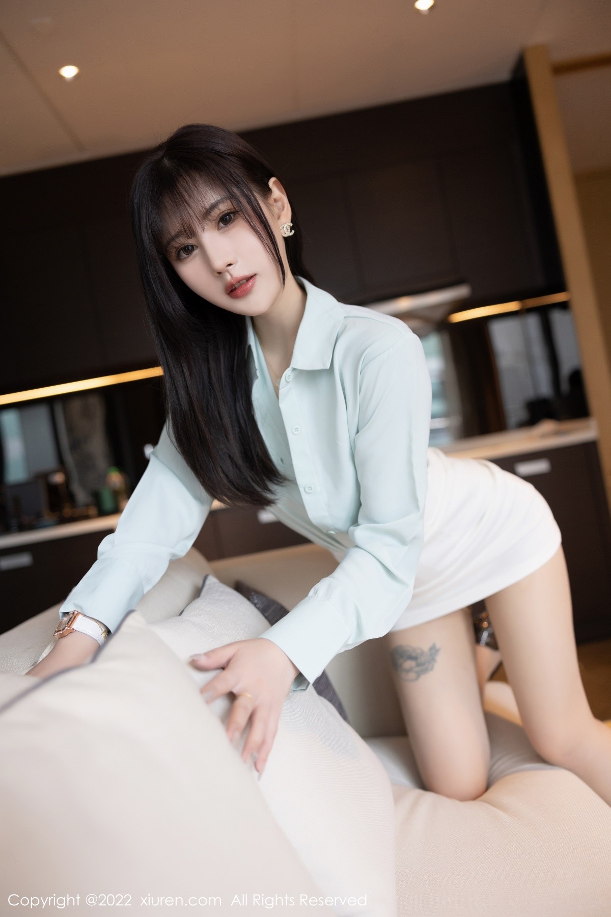 xgyw.top_XiuRen第5555期_模特张欣欣淡蓝色上衣配白短裙露性感内衣配原色丝袜诱惑写真80P