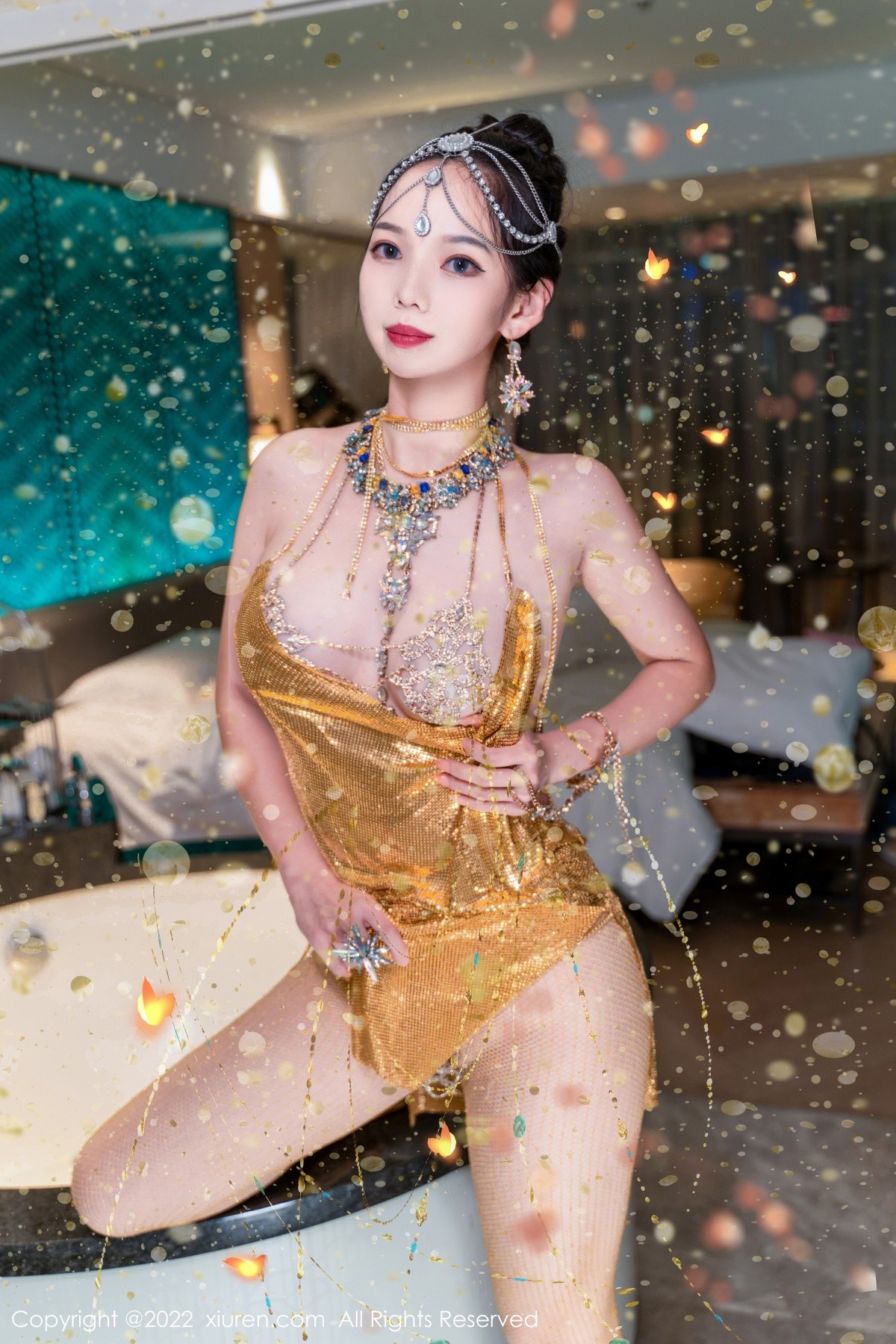 xgyw.top_XiuRen第5559期_模特大美妞儿黄金甲主题性感情趣吊带真空秀豪乳翘臀诱惑写真62P