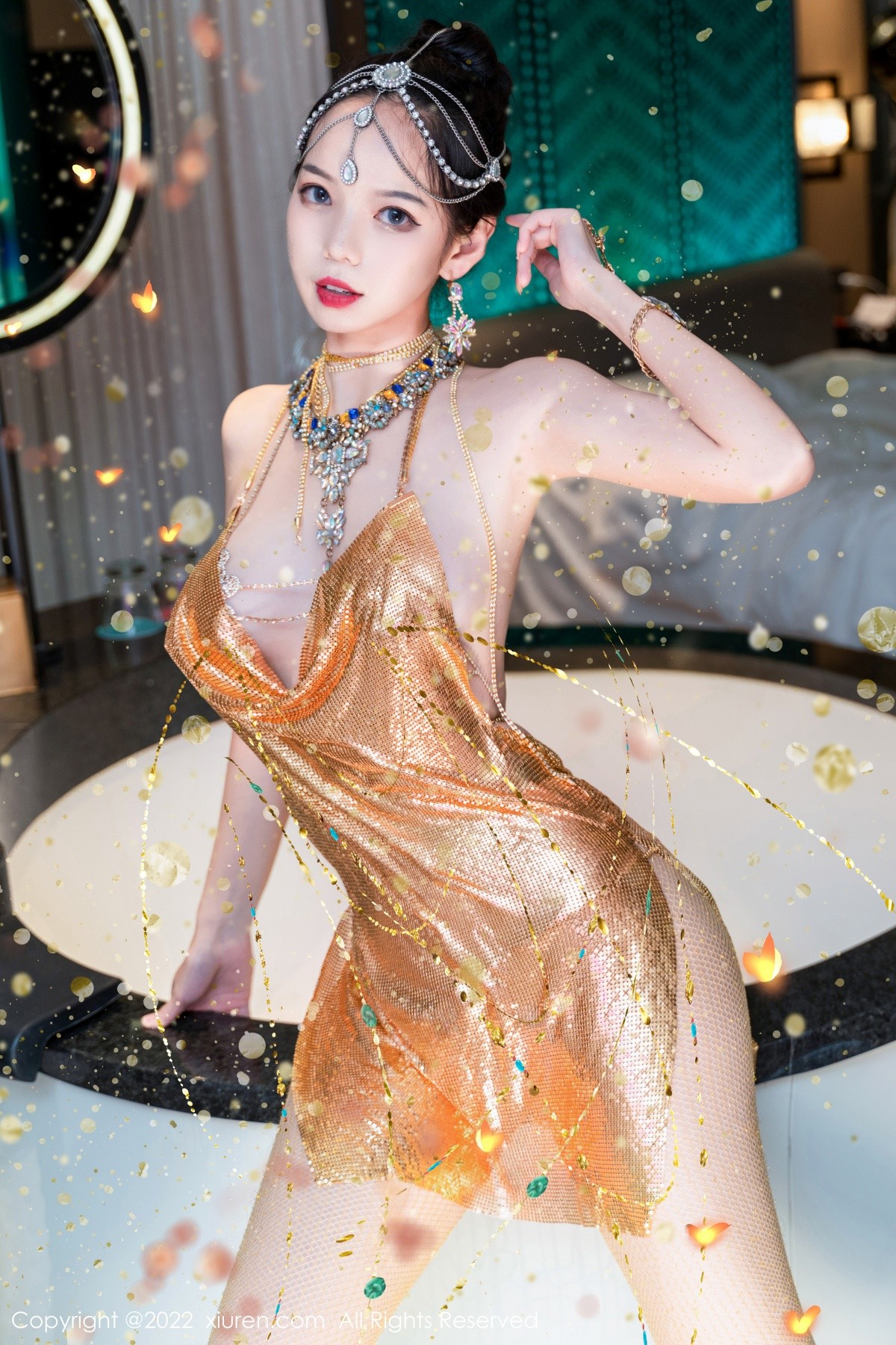 xgyw.top_XiuRen第5559期_模特大美妞儿黄金甲主题性感情趣吊带真空秀豪乳翘臀诱惑写真62P