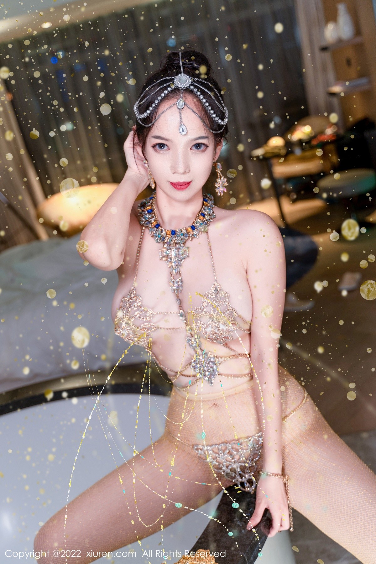 xgyw.top_XiuRen第5559期_模特大美妞儿黄金甲主题性感情趣吊带真空秀豪乳翘臀诱惑写真62P