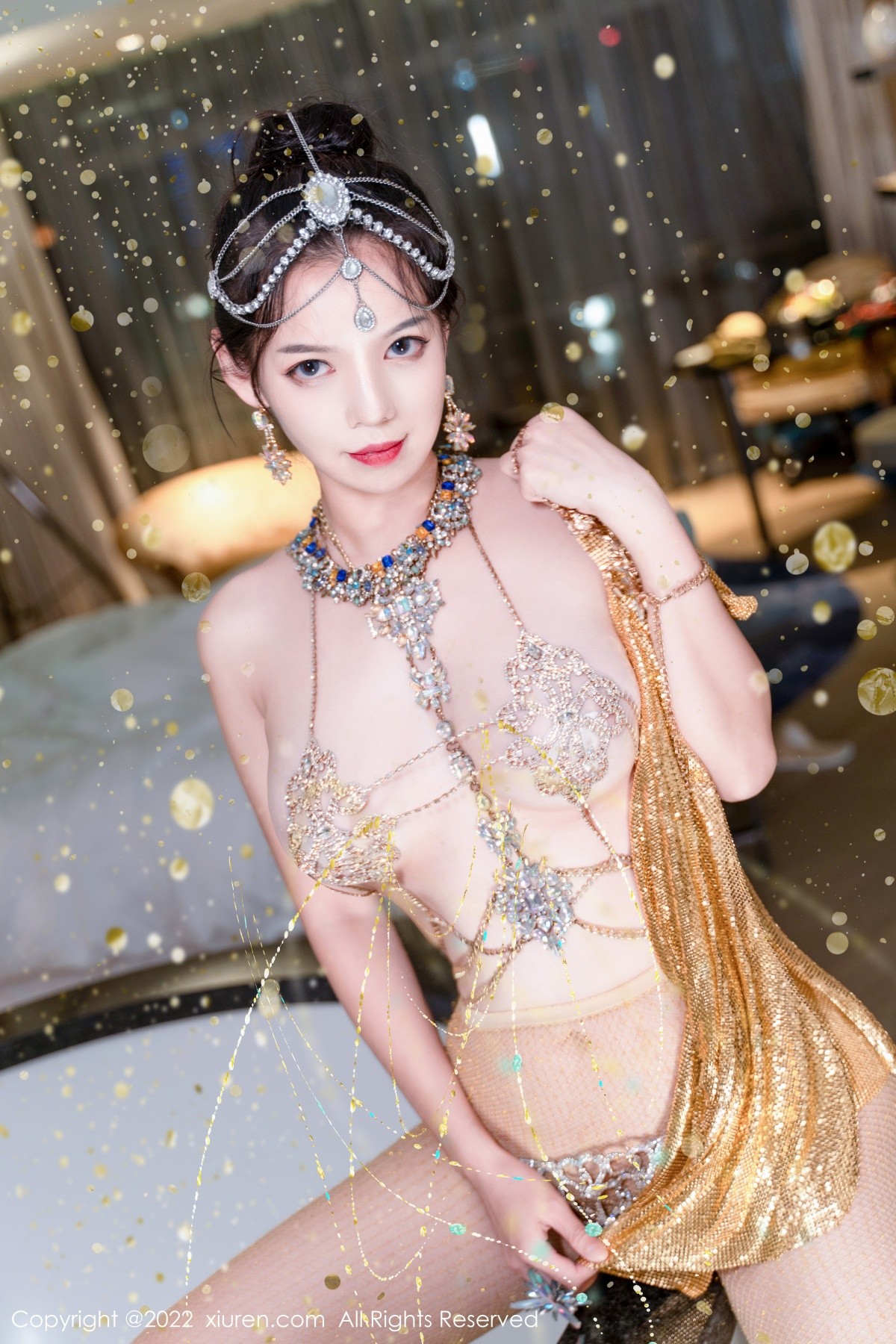 xgyw.top_XiuRen第5559期_模特大美妞儿黄金甲主题性感情趣吊带真空秀豪乳翘臀诱惑写真62P
