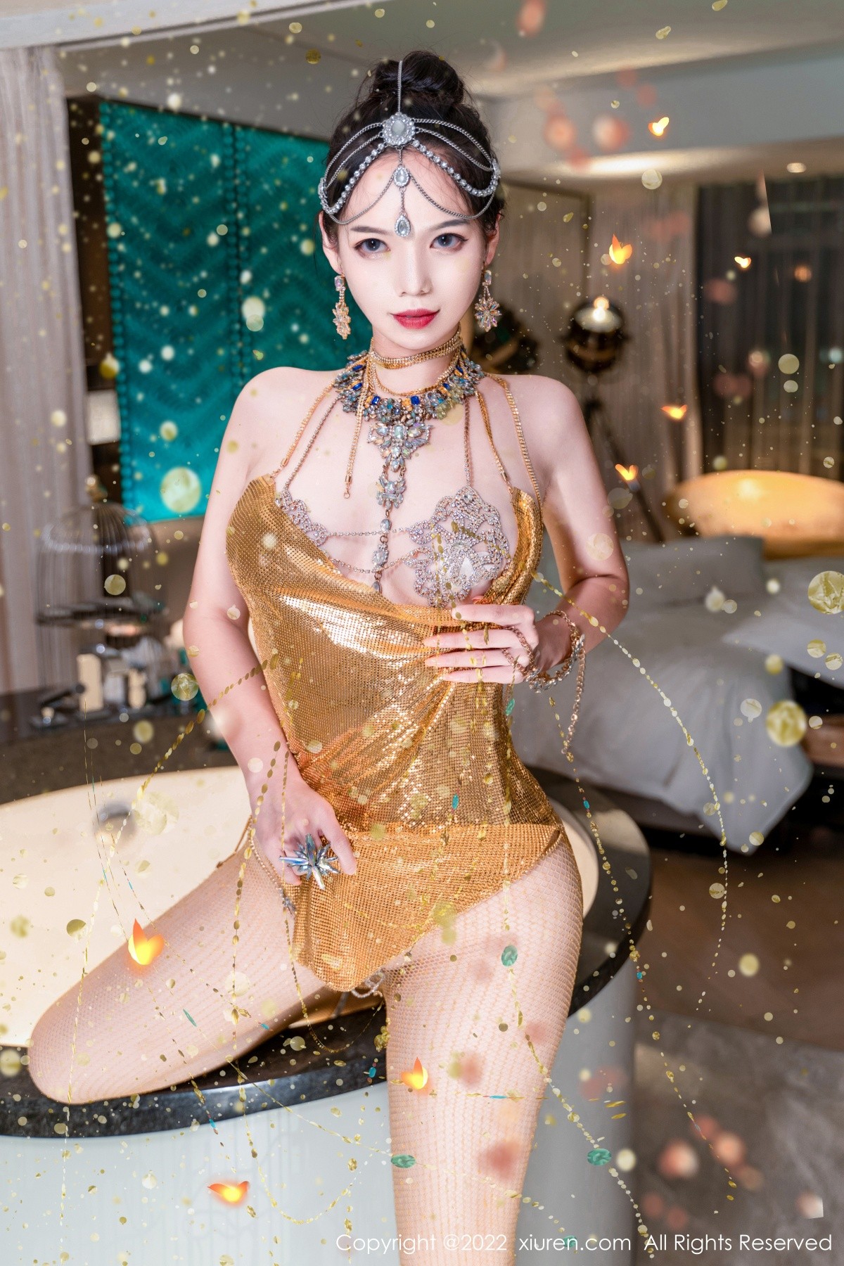 xgyw.top_XiuRen第5559期_模特大美妞儿黄金甲主题性感情趣吊带真空秀豪乳翘臀诱惑写真62P