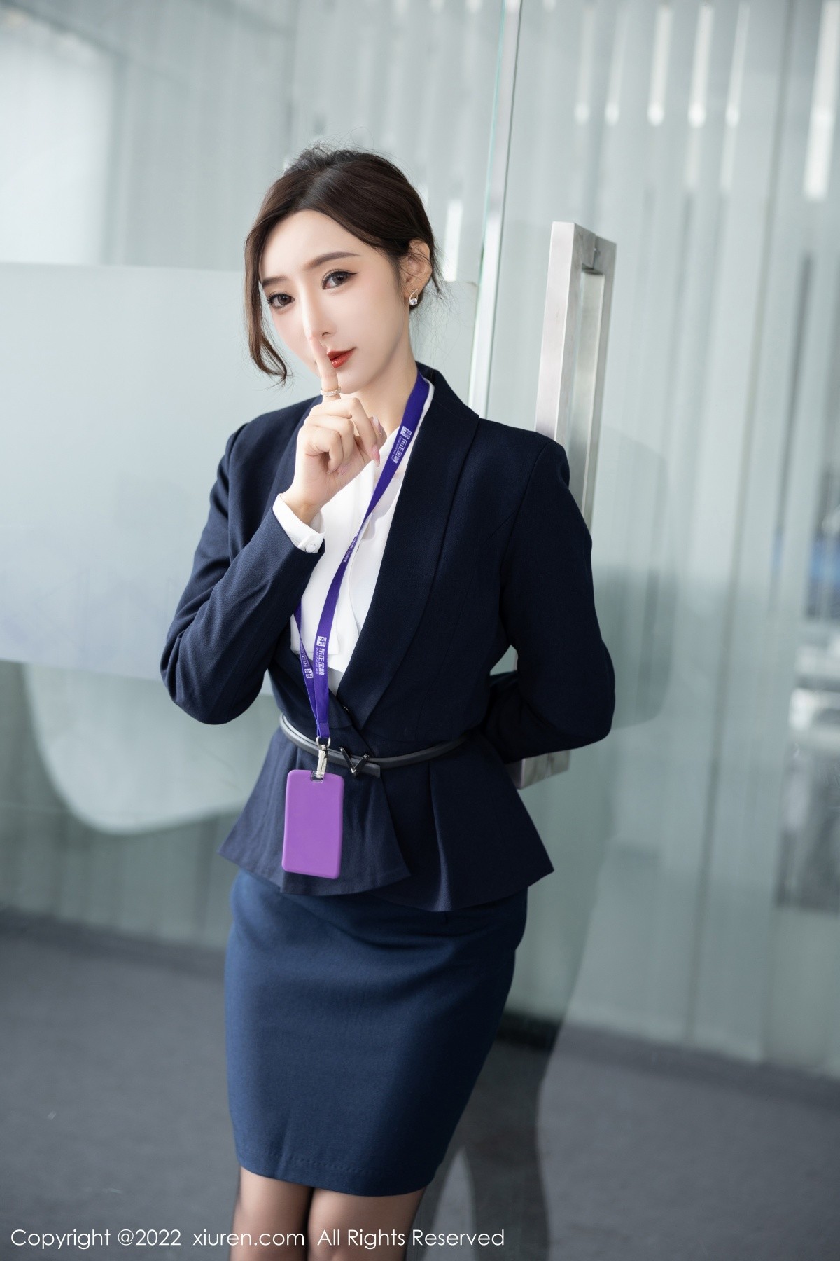 xgyw.top_XiuRen第5563期_女神王馨瑶yanni脱OL职业装露性感灰色内衣配超薄黑丝诱惑写真80P