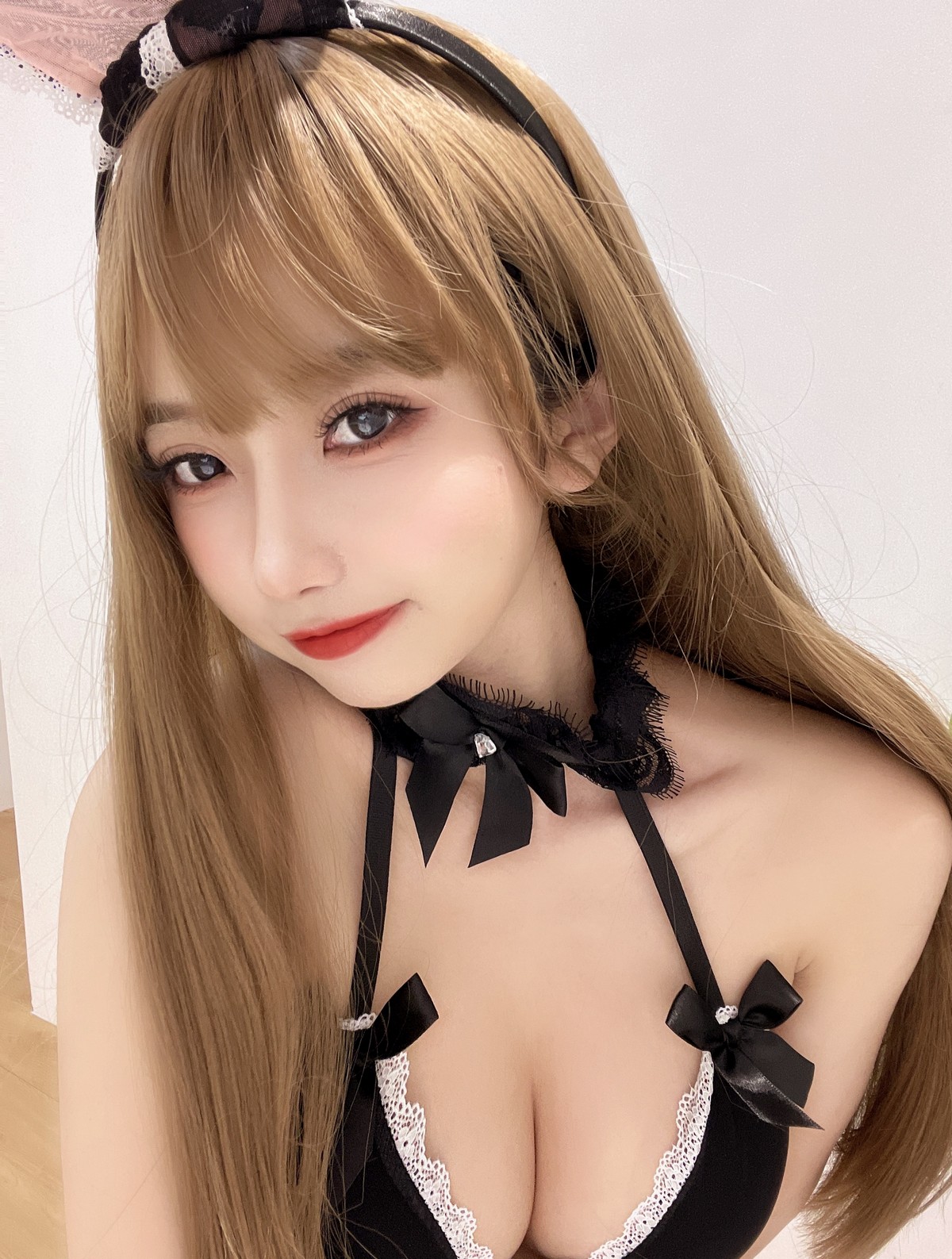 xgyw.top_白嫩美少女鬼畜瑶在不在蕾丝兔女郎主题私房性感黑色低胸连体衣露豪乳诱惑写真50P