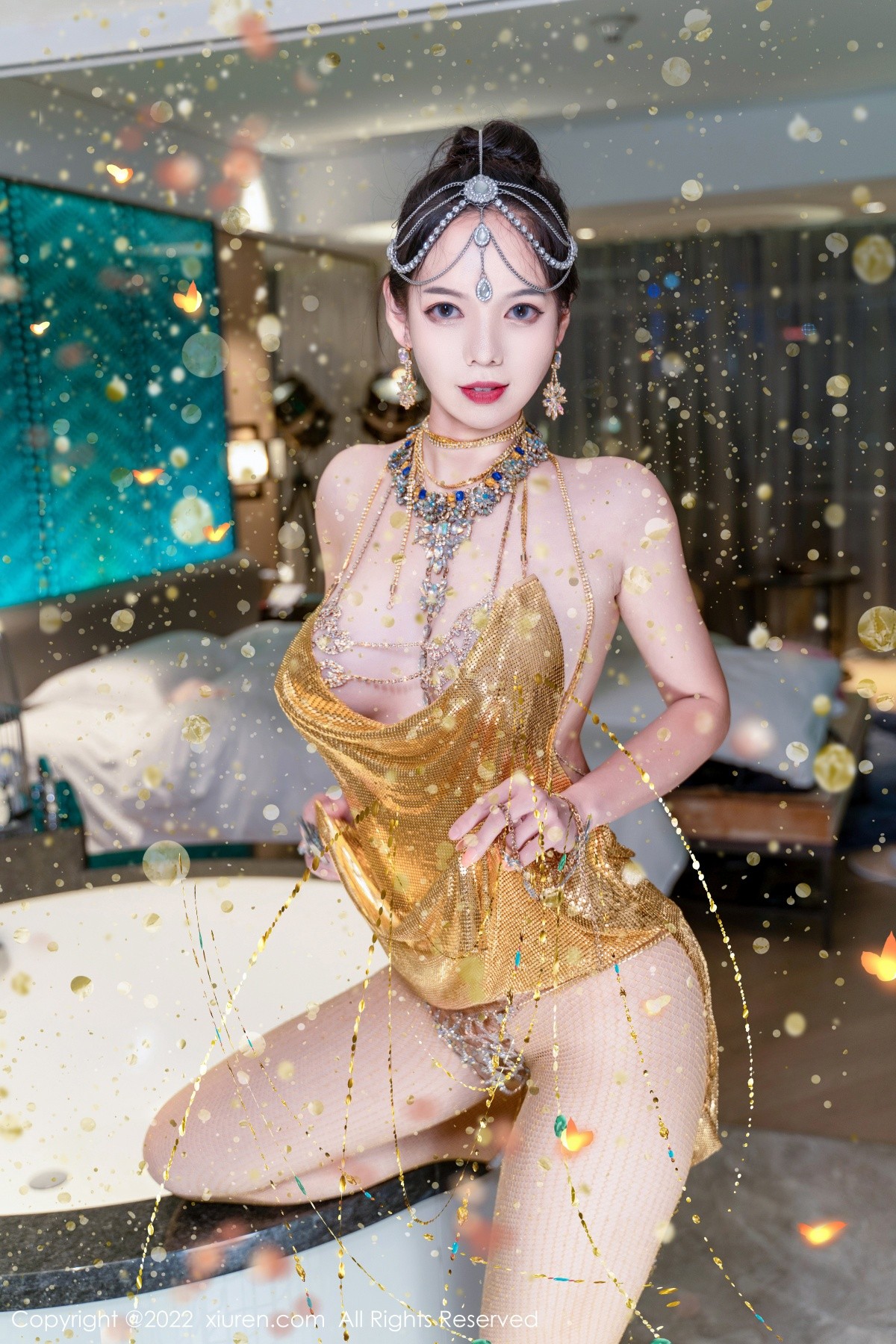 xgyw.top_XiuRen第5559期_模特大美妞儿黄金甲主题性感情趣吊带真空秀豪乳翘臀诱惑写真62P