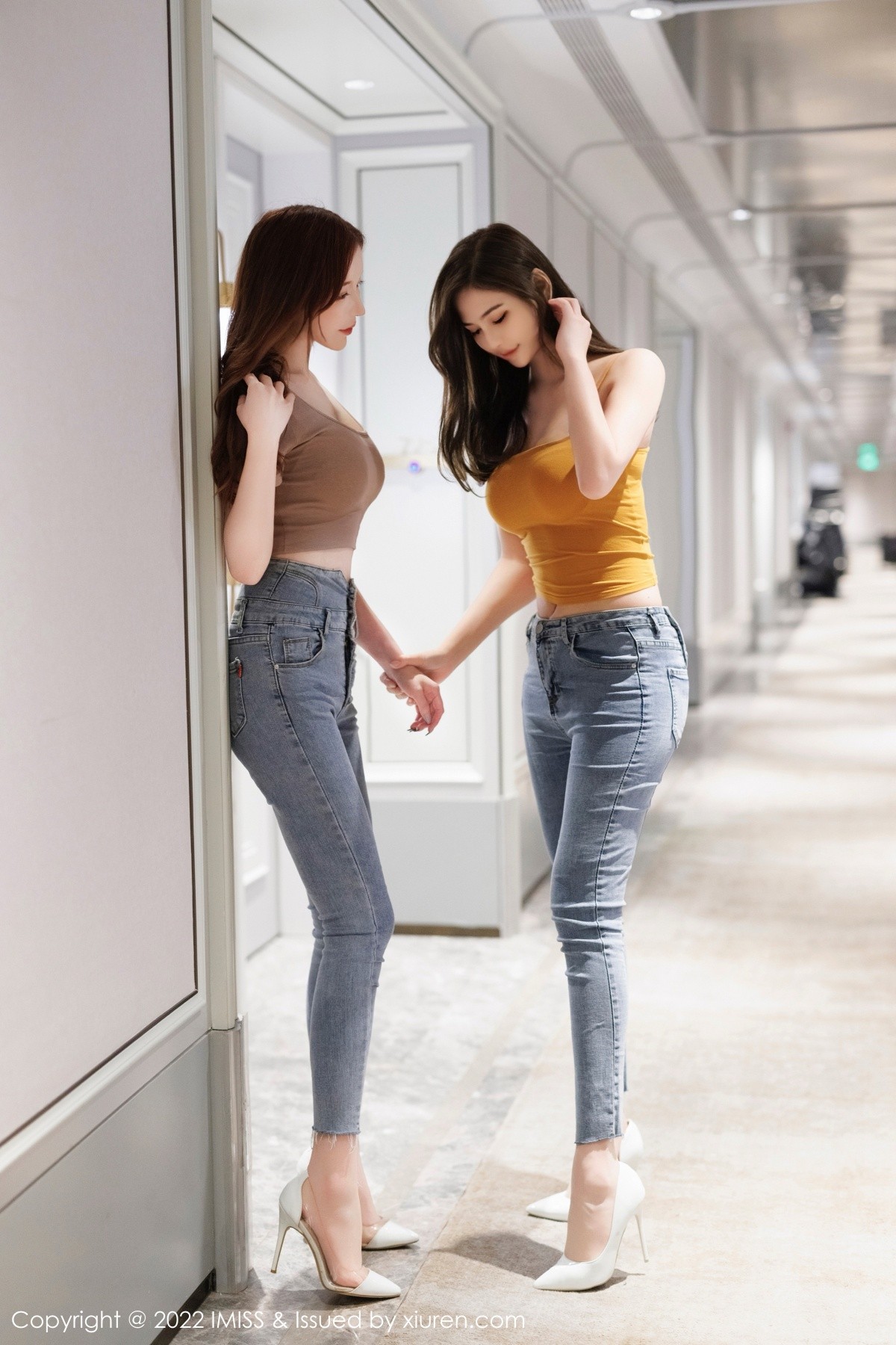 xgyw.top_[IMISS爱蜜社]Vol.697_模特合集女神Lavinia＆LindaLinda脱牛仔裤露性感内衣诱惑写真44P