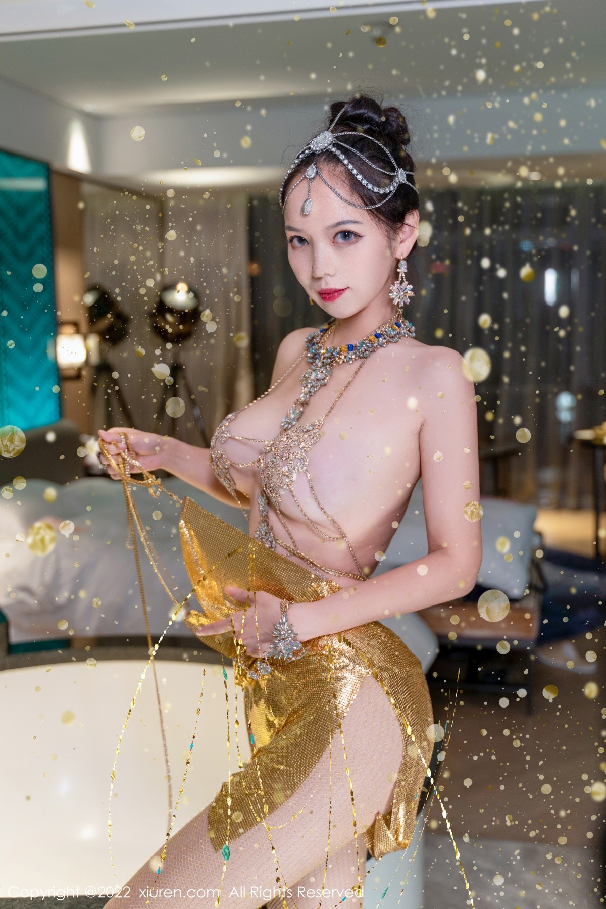 xgyw.top_XiuRen第5559期_模特大美妞儿黄金甲主题性感情趣吊带真空秀豪乳翘臀诱惑写真62P