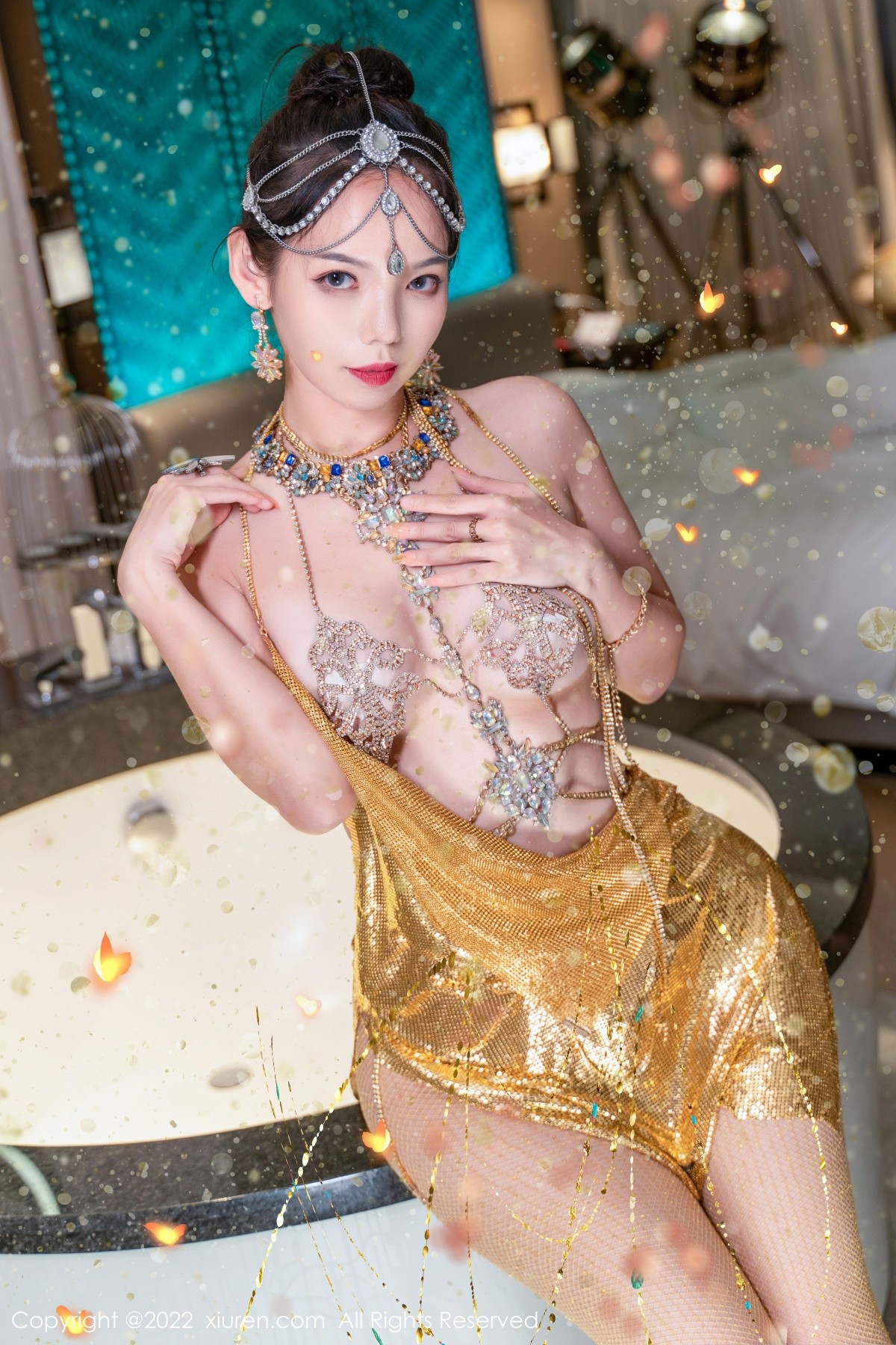 xgyw.top_XiuRen第5559期_模特大美妞儿黄金甲主题性感情趣吊带真空秀豪乳翘臀诱惑写真62P