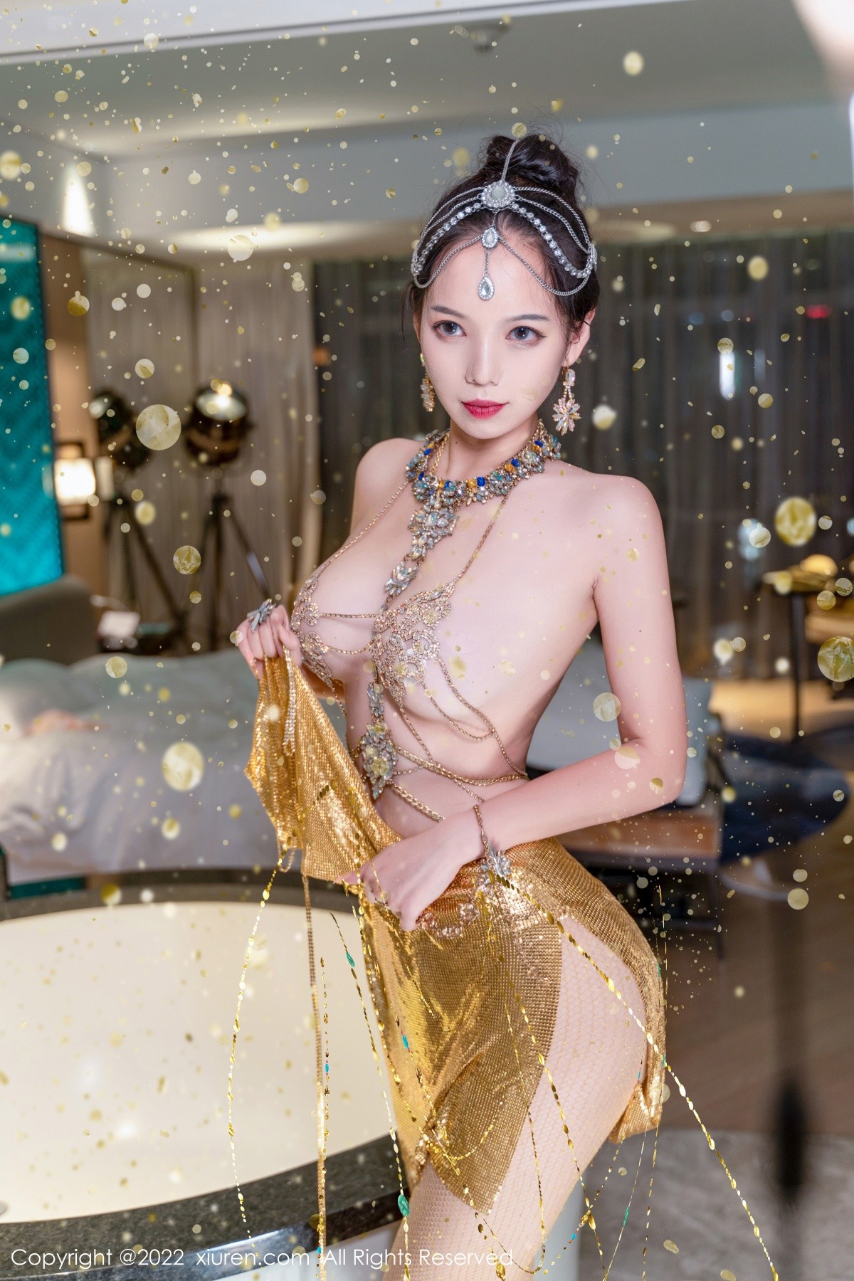 xgyw.top_XiuRen第5559期_模特大美妞儿黄金甲主题性感情趣吊带真空秀豪乳翘臀诱惑写真62P