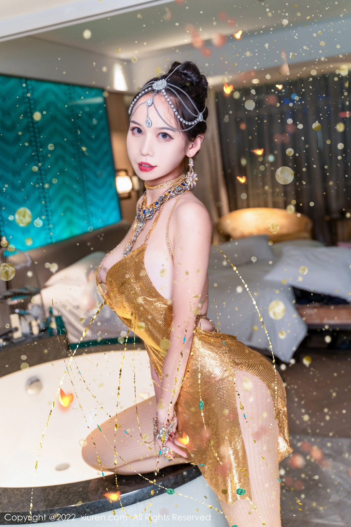 xgyw.top_XiuRen第5559期_模特大美妞儿黄金甲主题性感情趣吊带真空秀豪乳翘臀诱惑写真62P
