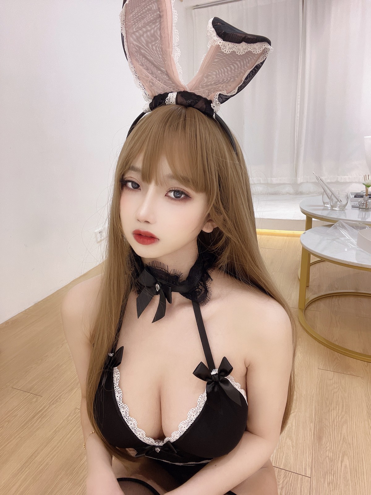 xgyw.top_白嫩美少女鬼畜瑶在不在蕾丝兔女郎主题私房性感黑色低胸连体衣露豪乳诱惑写真50P