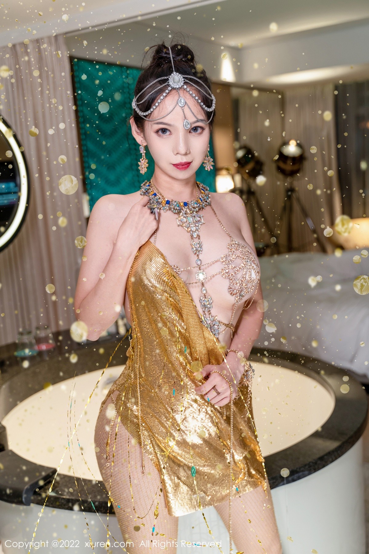 xgyw.top_XiuRen第5559期_模特大美妞儿黄金甲主题性感情趣吊带真空秀豪乳翘臀诱惑写真62P