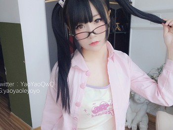 网络青春美女软妹摇摇乐一个人在家主题私人性感粉色外衣配牛仔短裙迷人骚扰写真85P