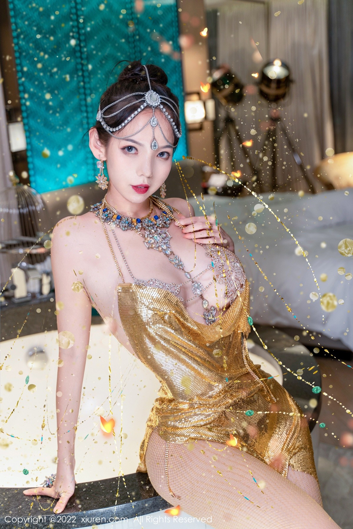 xgyw.top_XiuRen第5559期_模特大美妞儿黄金甲主题性感情趣吊带真空秀豪乳翘臀诱惑写真62P