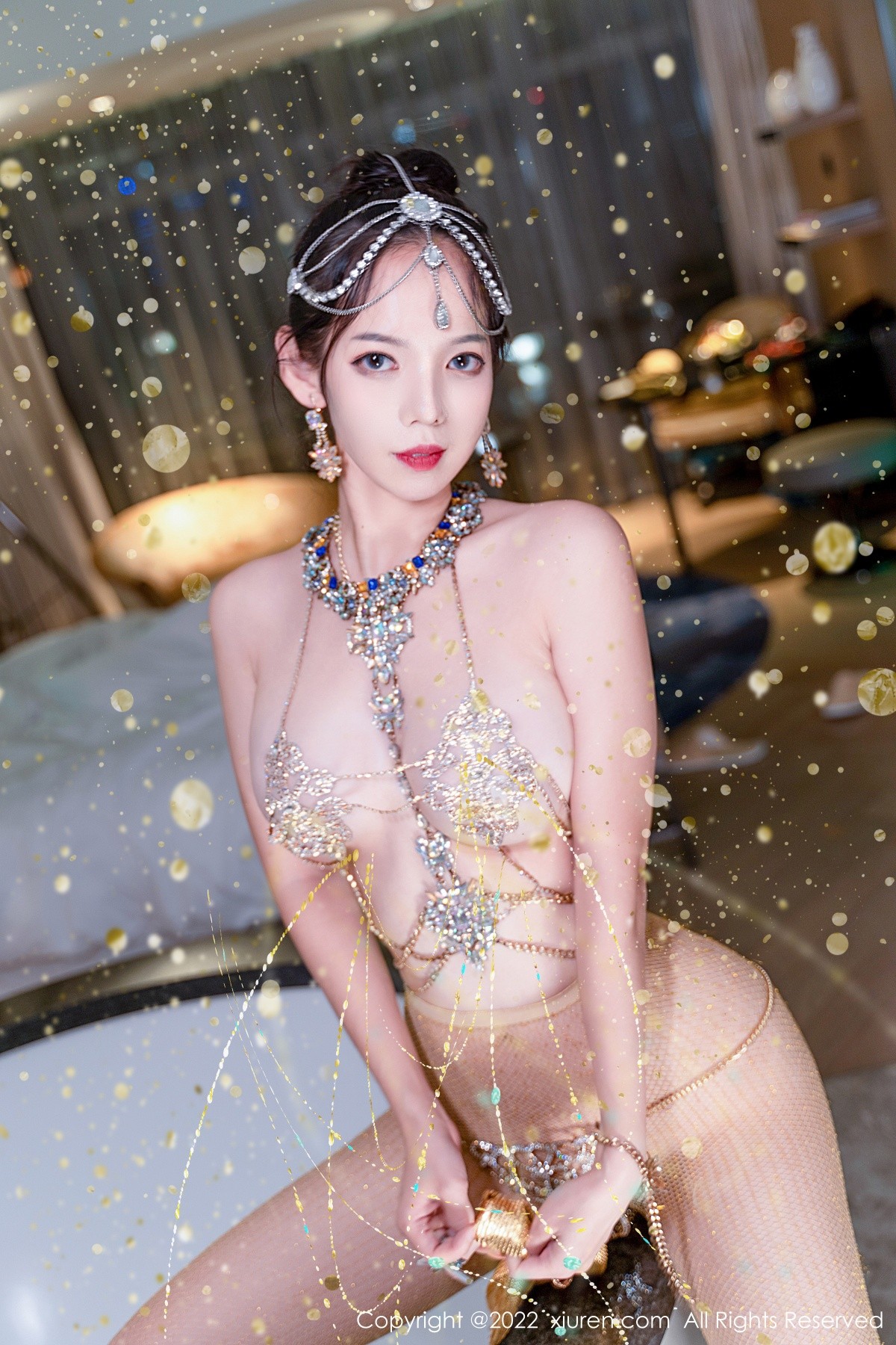 xgyw.top_XiuRen第5559期_模特大美妞儿黄金甲主题性感情趣吊带真空秀豪乳翘臀诱惑写真62P