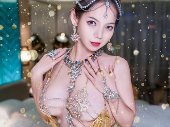 XiuRen第5559期_车模大美妞儿黄金甲主题性感骚扰吊带真空秀豪乳蜜桃臀骚扰写真62P