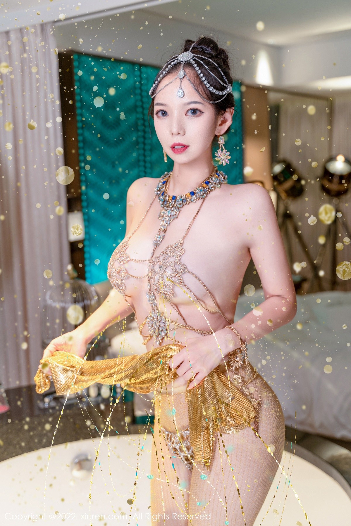 xgyw.top_XiuRen第5559期_模特大美妞儿黄金甲主题性感情趣吊带真空秀豪乳翘臀诱惑写真62P