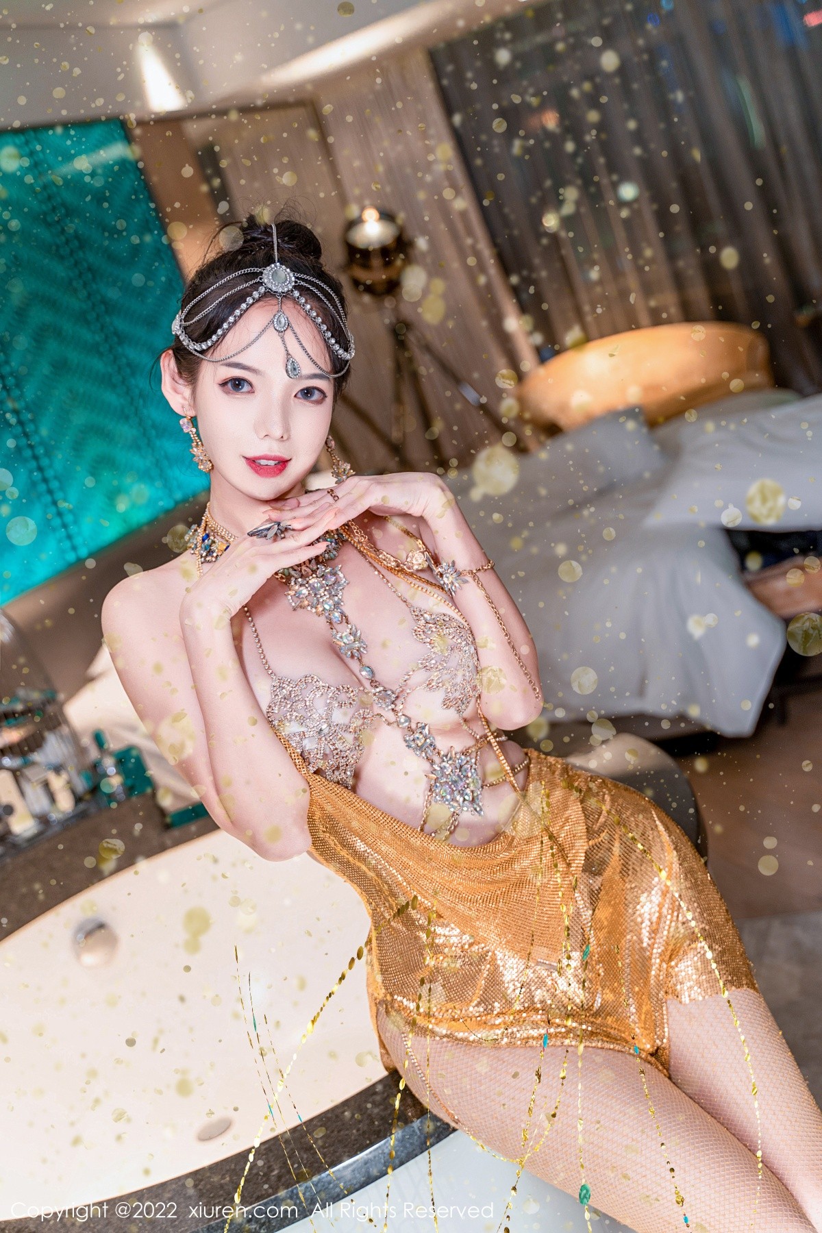 xgyw.top_XiuRen第5559期_模特大美妞儿黄金甲主题性感情趣吊带真空秀豪乳翘臀诱惑写真62P
