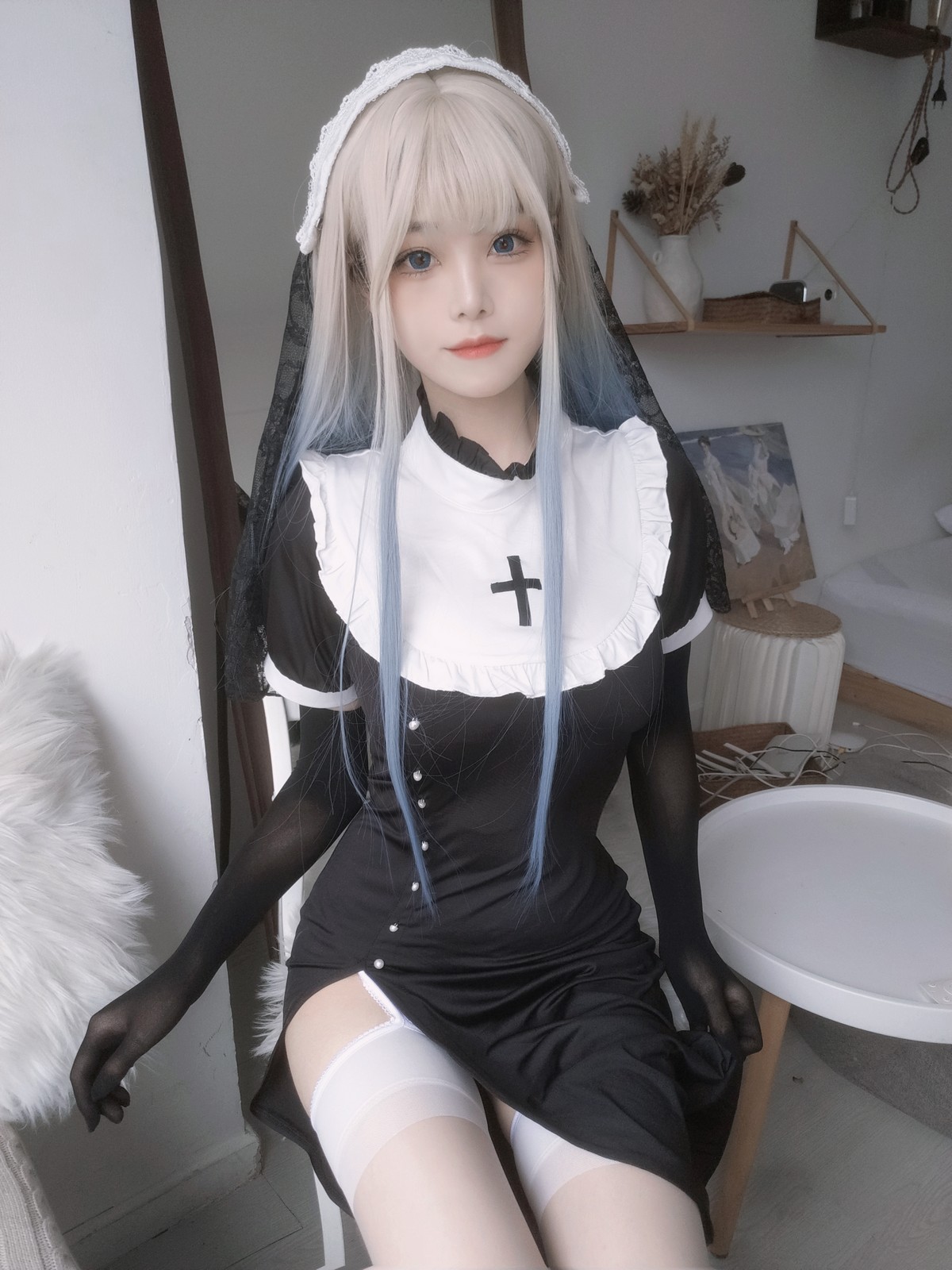 xgyw.top_萌系小姐姐蜜汁猫裘修女自拍主题私房半撩露性感黑色蕾丝内衣配白丝吊袜诱惑写真35P