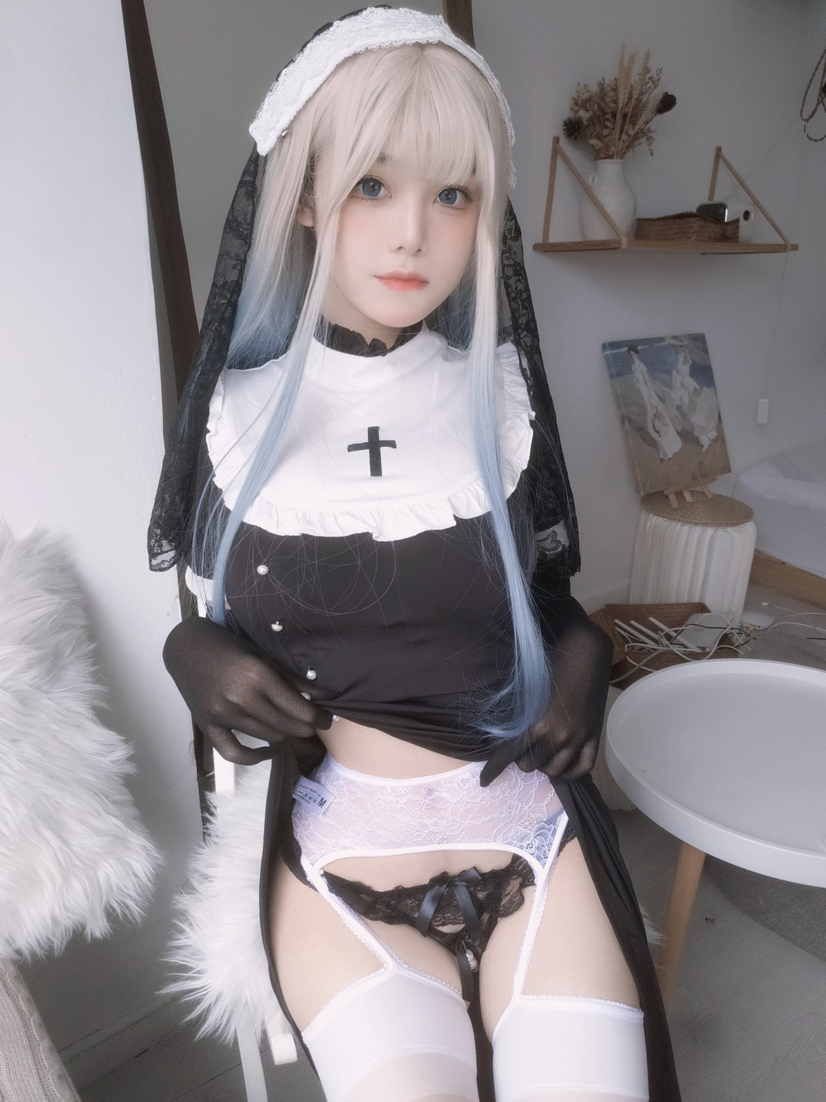 xgyw.top_萌系小姐姐蜜汁猫裘修女自拍主题私房半撩露性感黑色蕾丝内衣配白丝吊袜诱惑写真35P