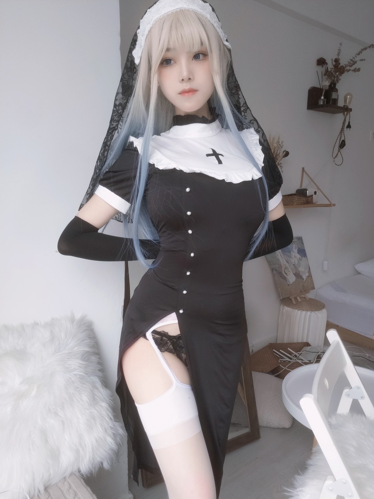 xgyw.top_萌系小姐姐蜜汁猫裘修女自拍主题私房半撩露性感黑色蕾丝内衣配白丝吊袜诱惑写真35P