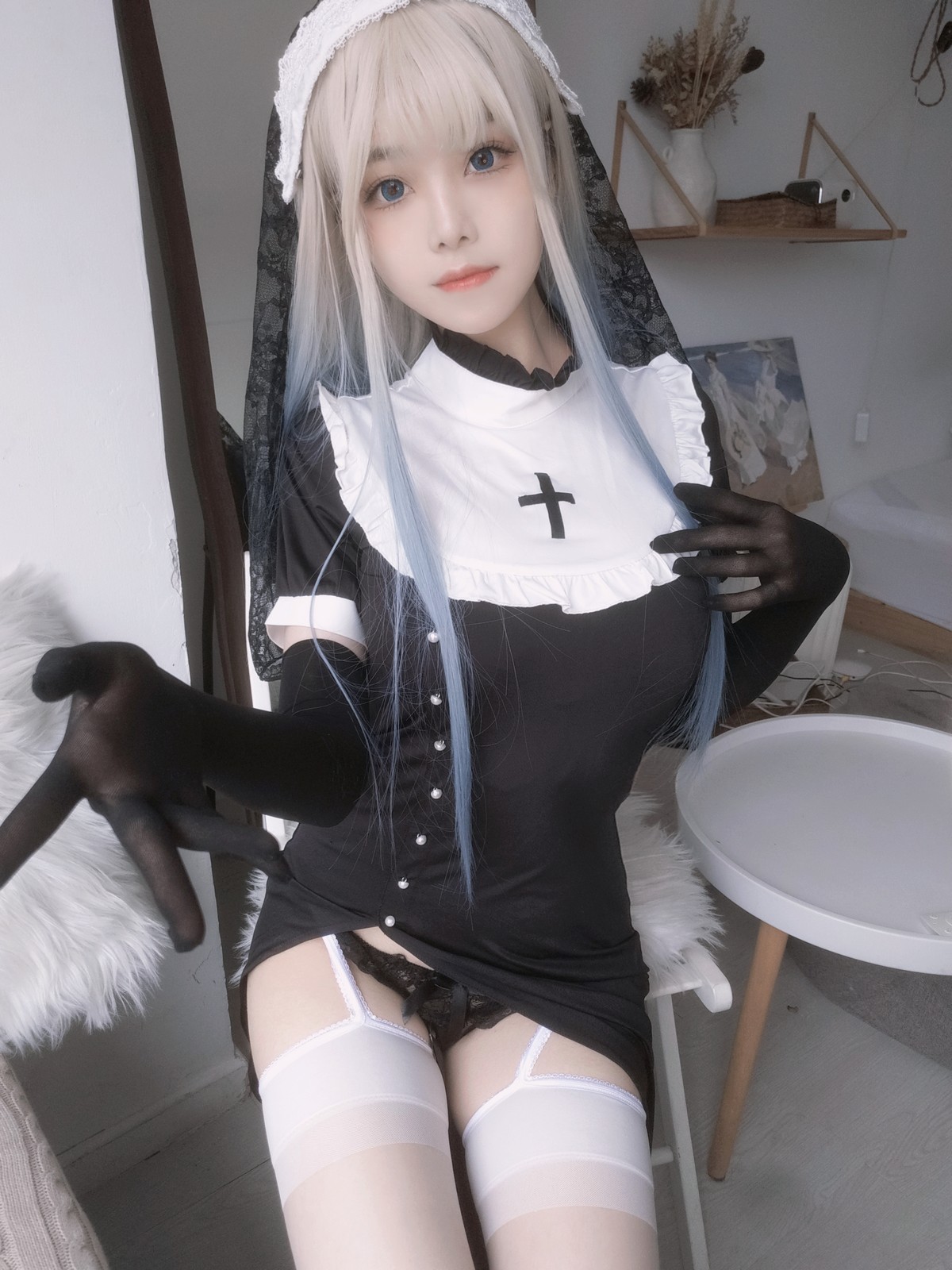 xgyw.top_萌系小姐姐蜜汁猫裘修女自拍主题私房半撩露性感黑色蕾丝内衣配白丝吊袜诱惑写真35P