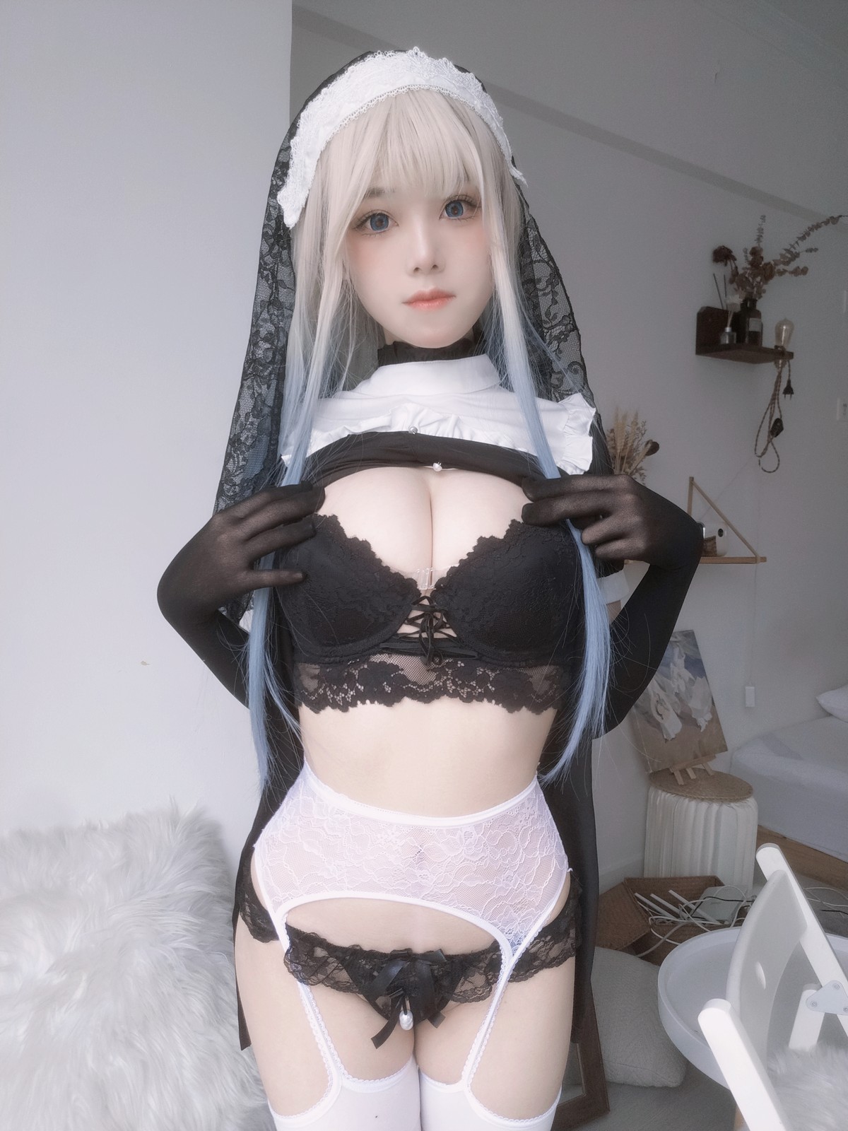 xgyw.top_萌系小姐姐蜜汁猫裘修女自拍主题私房半撩露性感黑色蕾丝内衣配白丝吊袜诱惑写真35P